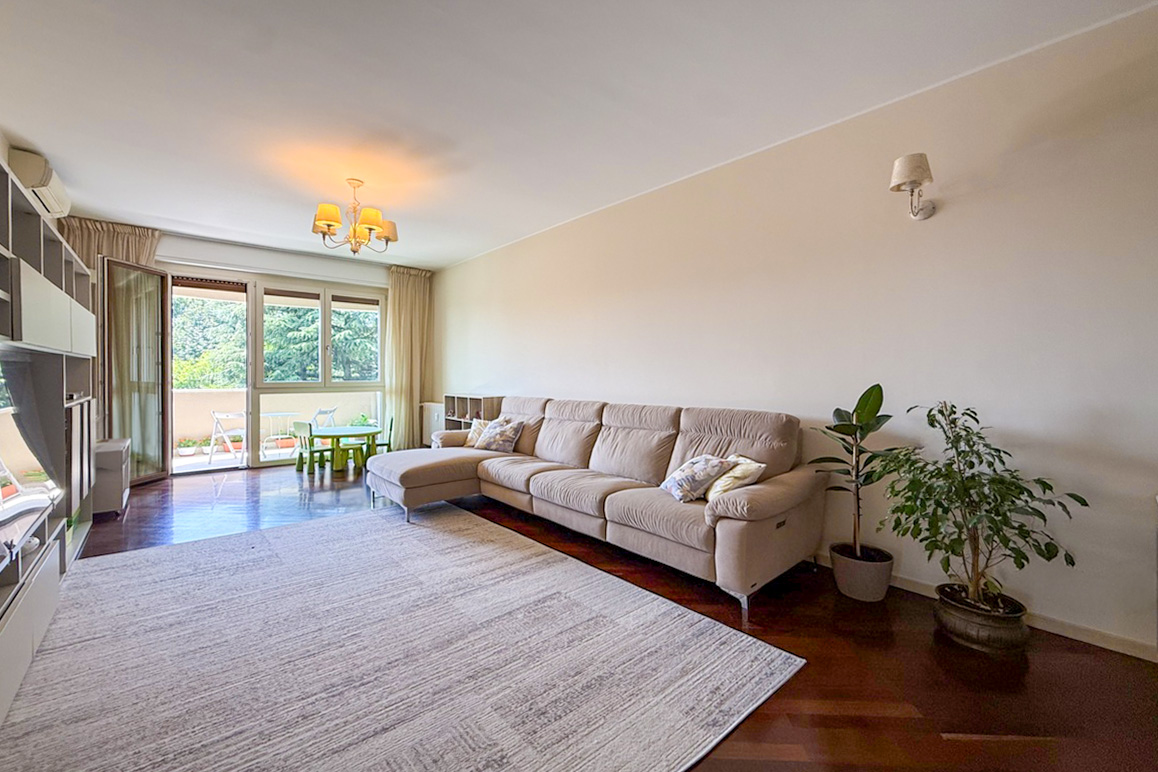 Bright apartment with panoramic view.