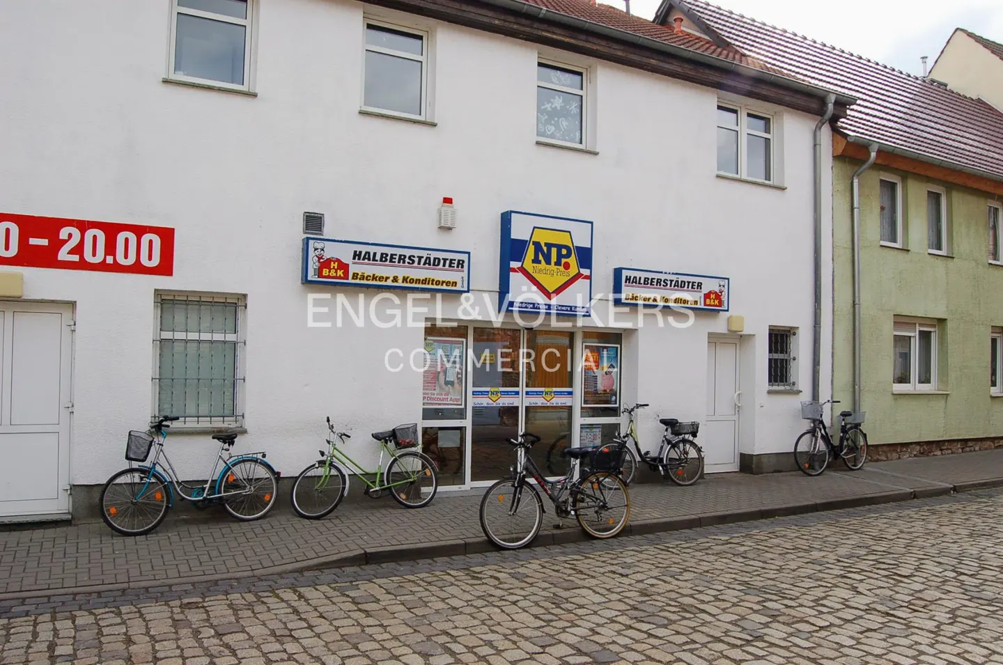 Storefront view of Halberstädter Bäcker & Konditoren with bikes parked outside on a cobblestone street.