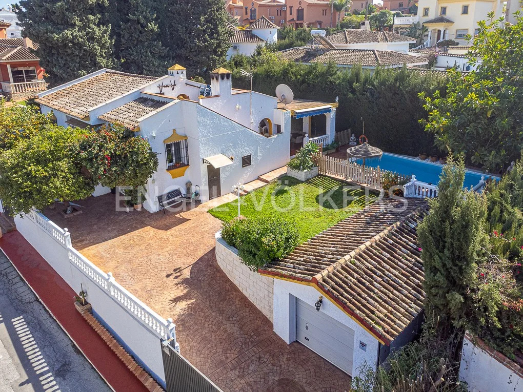 Encantadora casa con amplio jardín y piscina en La Sierrezuela