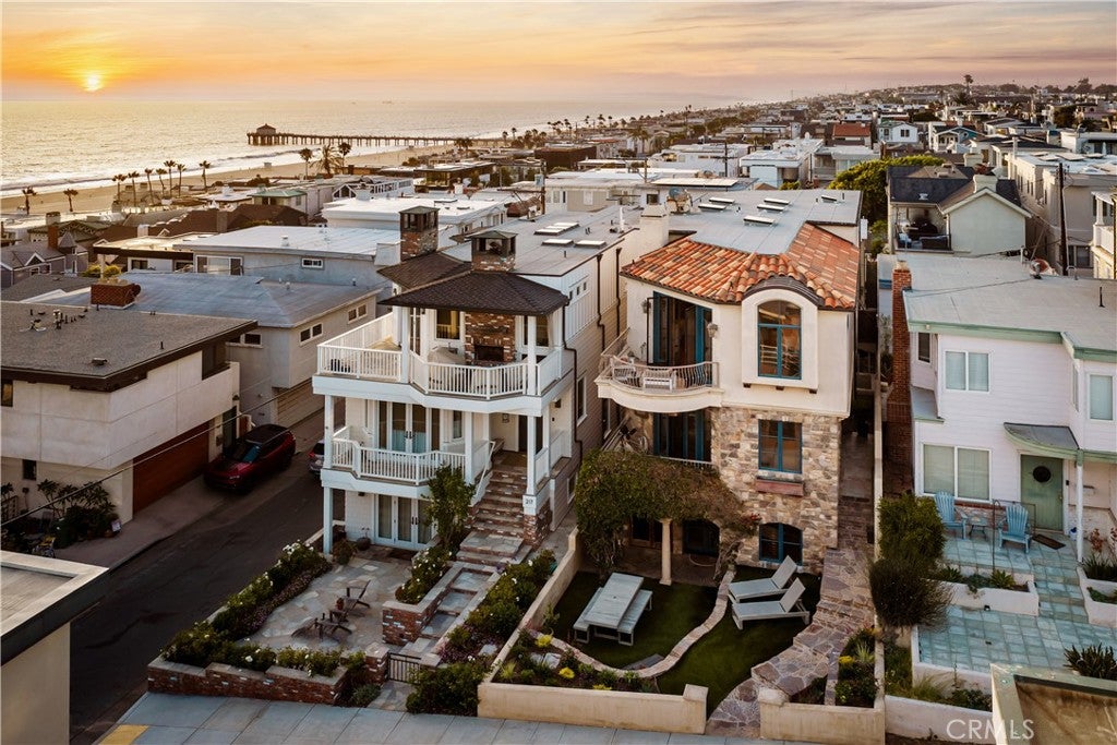 Walk Street Estate with Panoramic Ocean Views