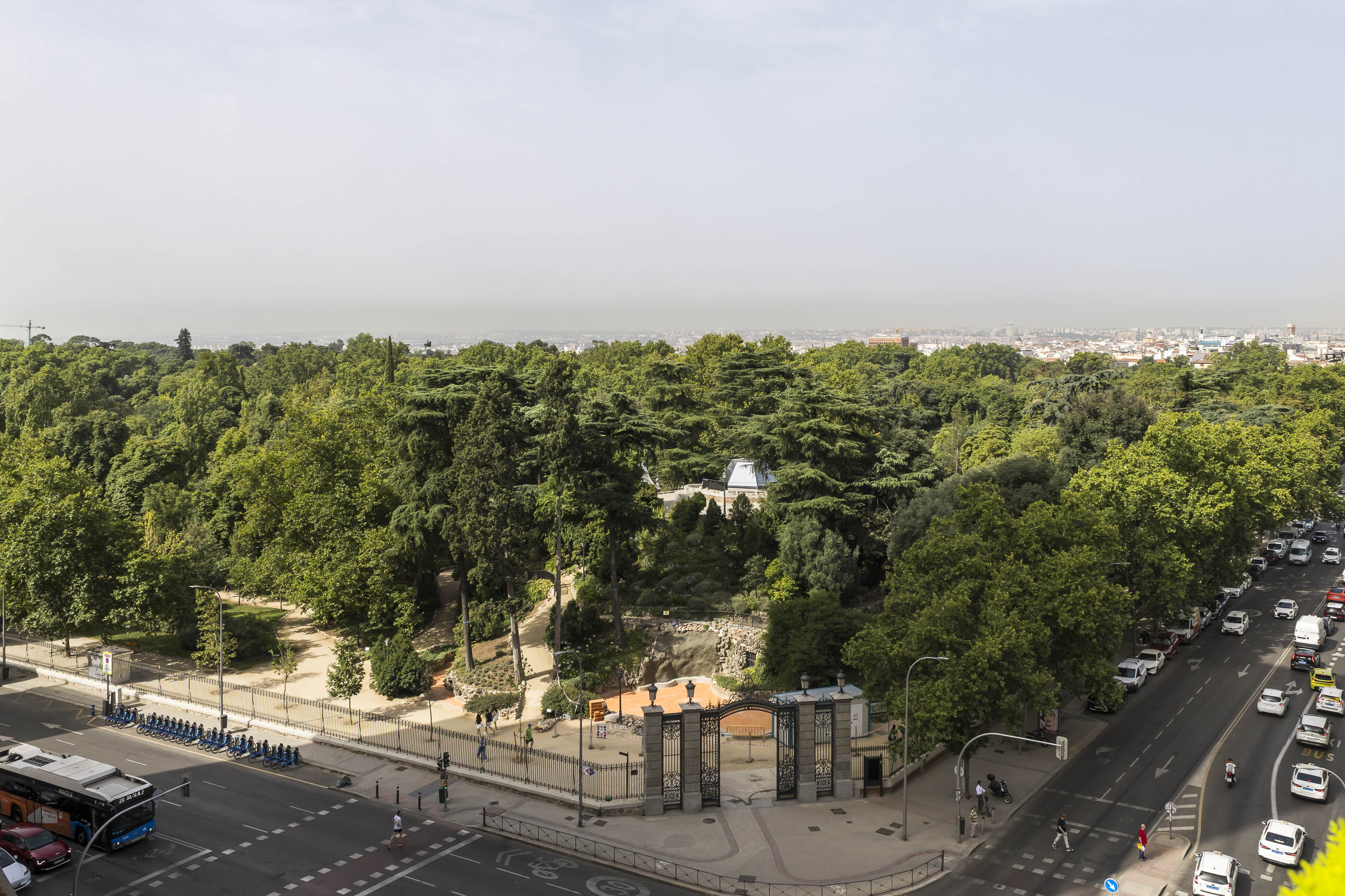 Propiedad con vistas infinitas al Parque del Retiro.