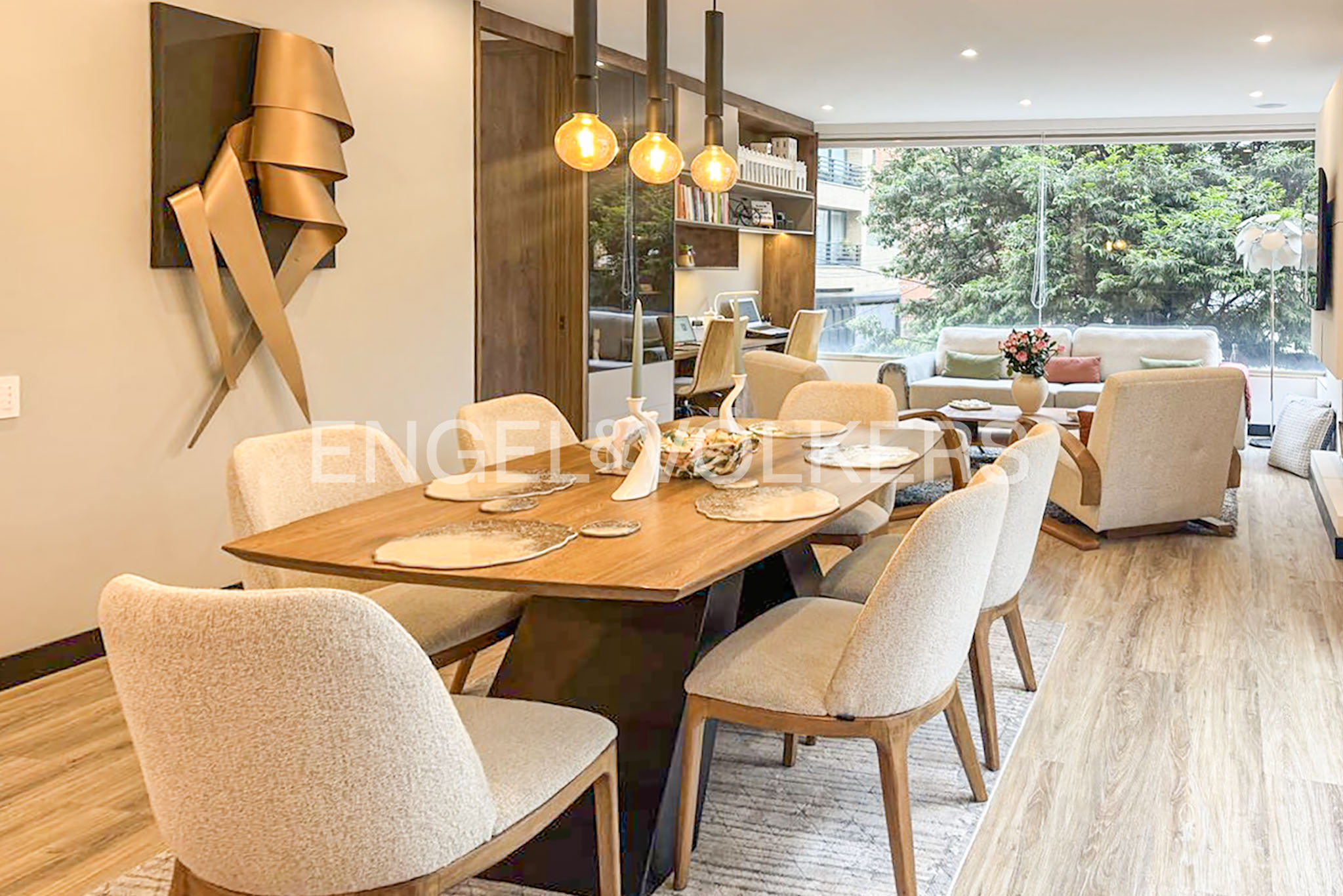 Apartamento remodelado con terraza para arrendamiento en La Cabrera