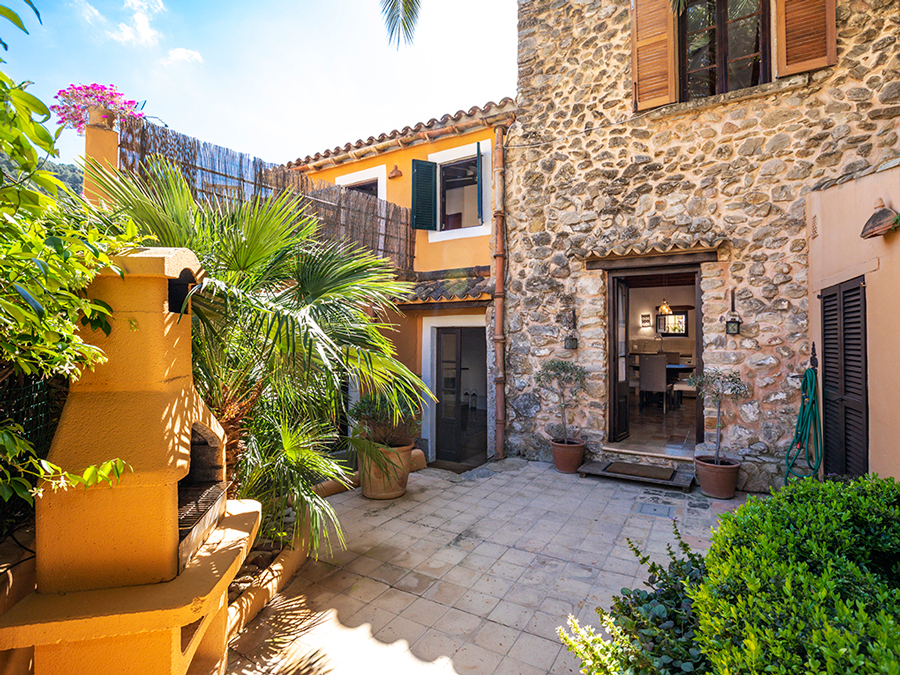 Cosy Mallorcan village house