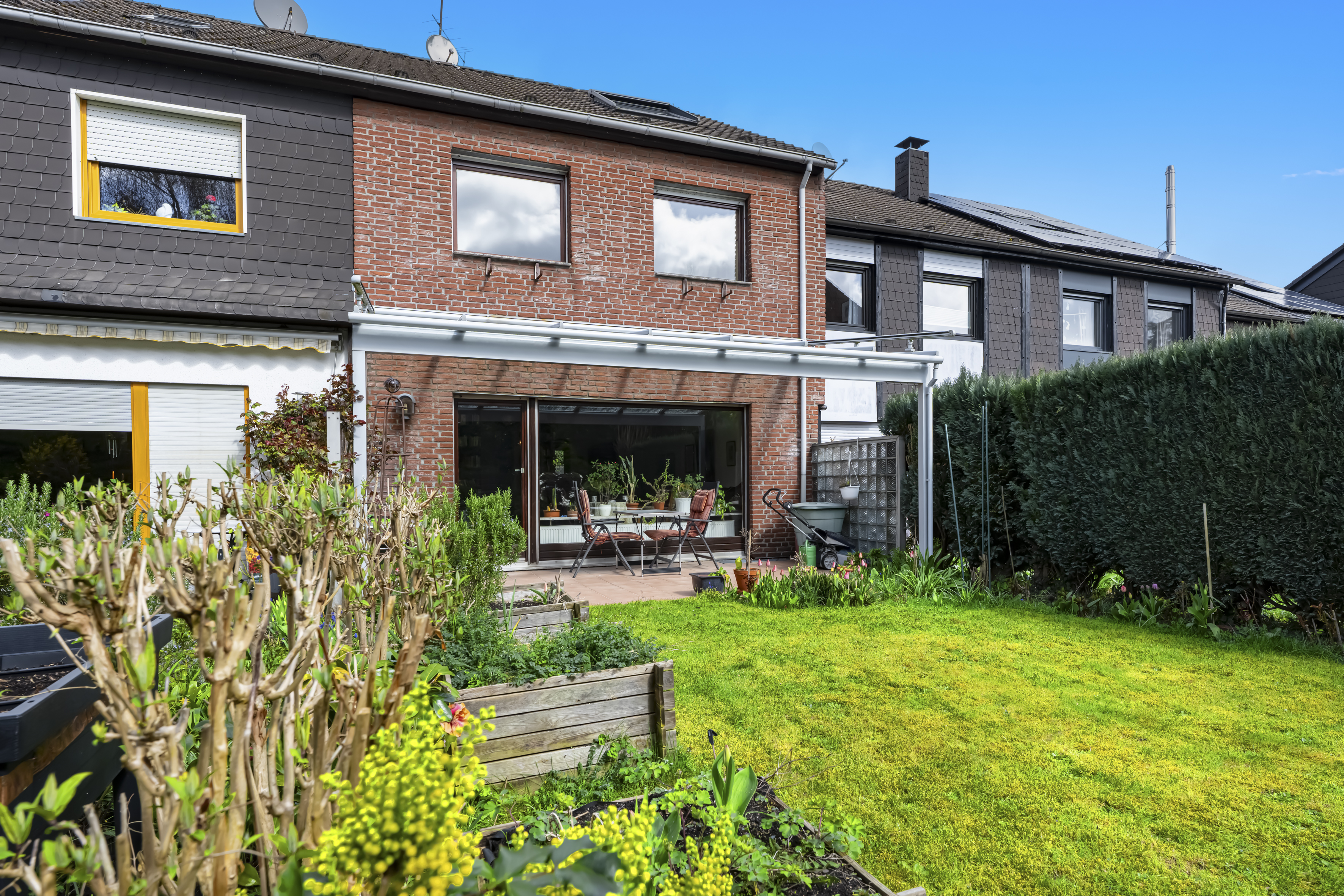 Raum für Ihre Ideen – charmantes Reihenhaus mit Garten, Garage und Entwicklungspotenzial