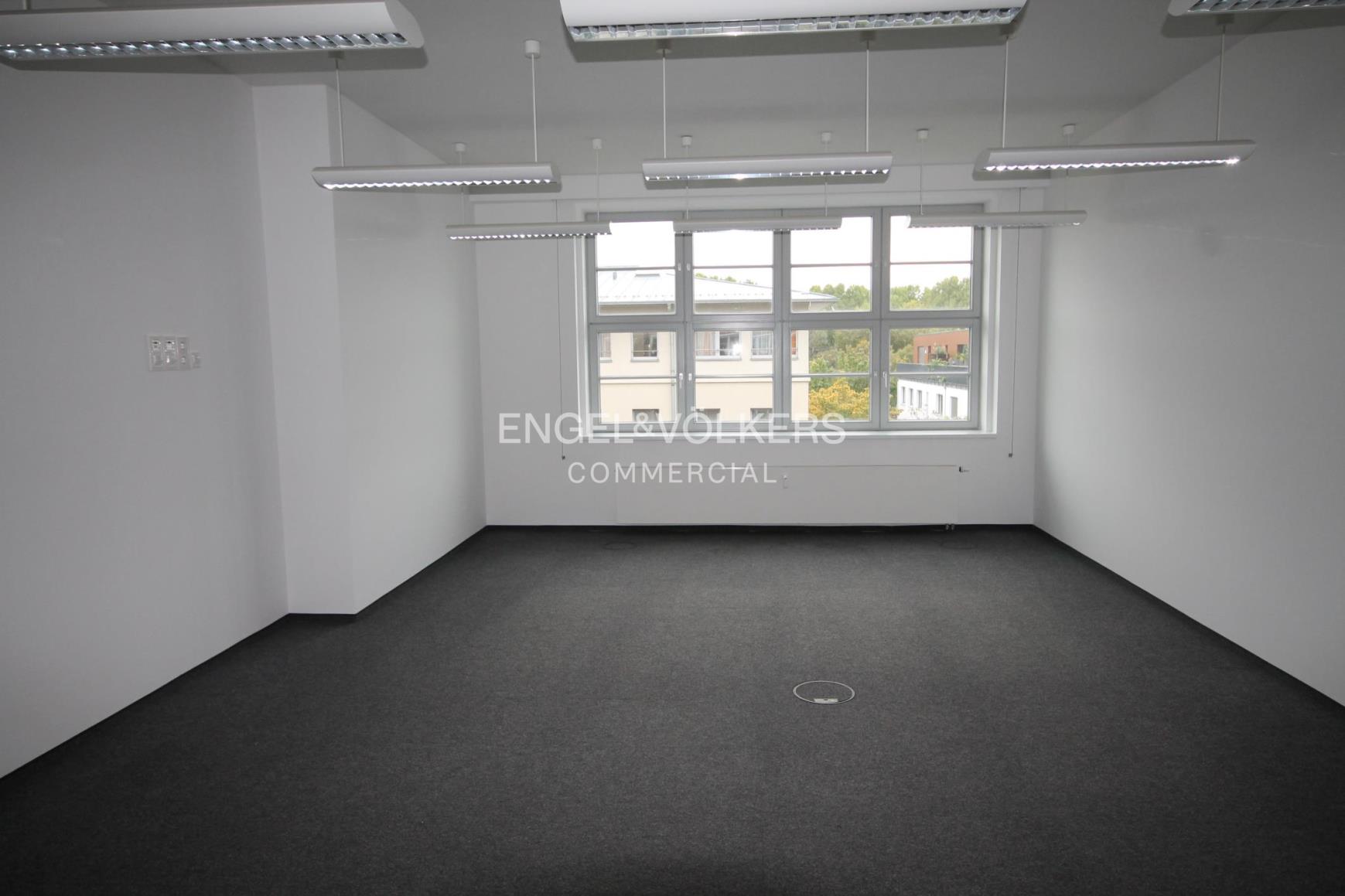 Helles Büro sucht Mieter