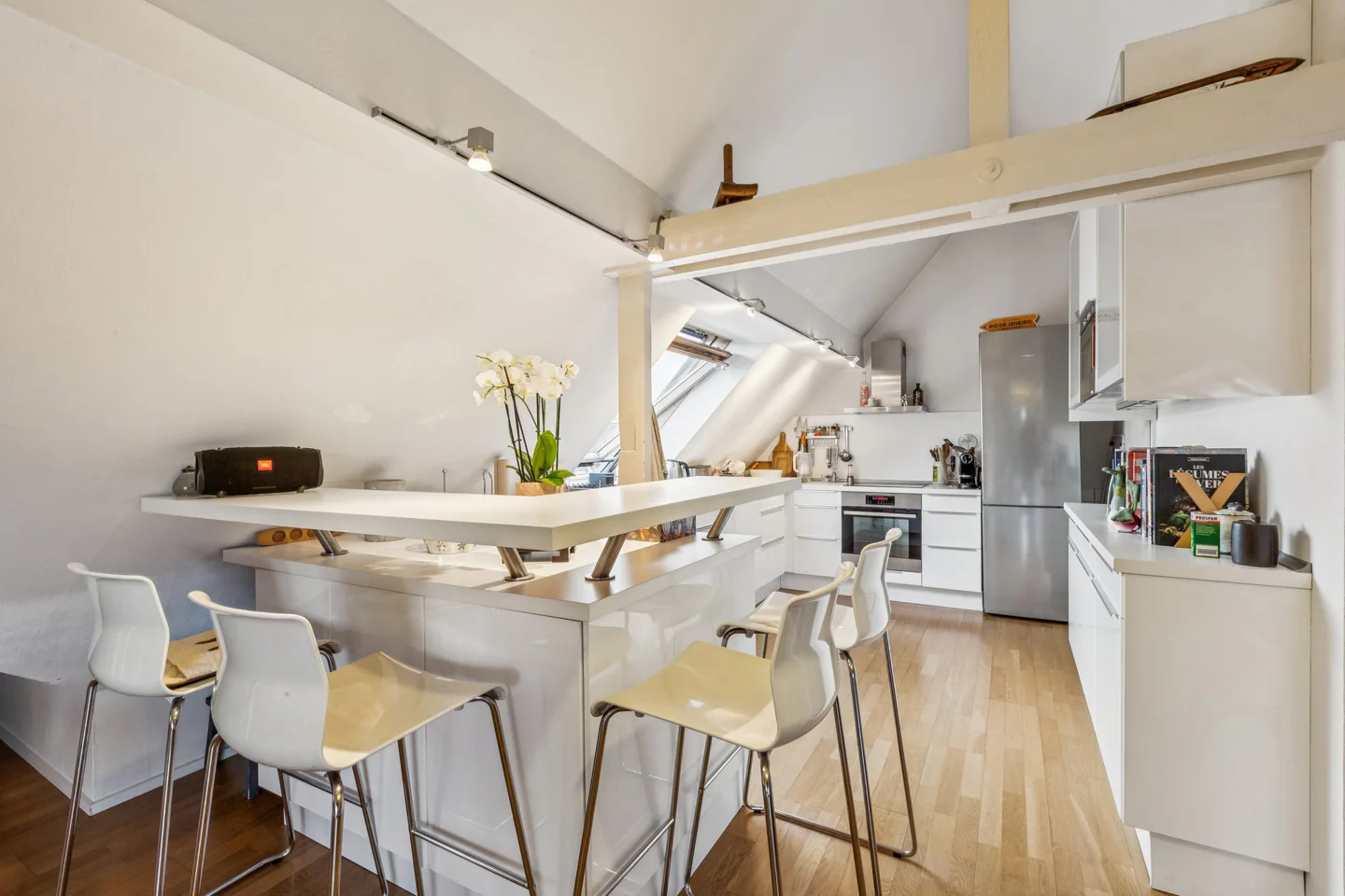 Dachgeschoss-Maisonette mit Altbaucharme in Oberkassel - Photo 5
