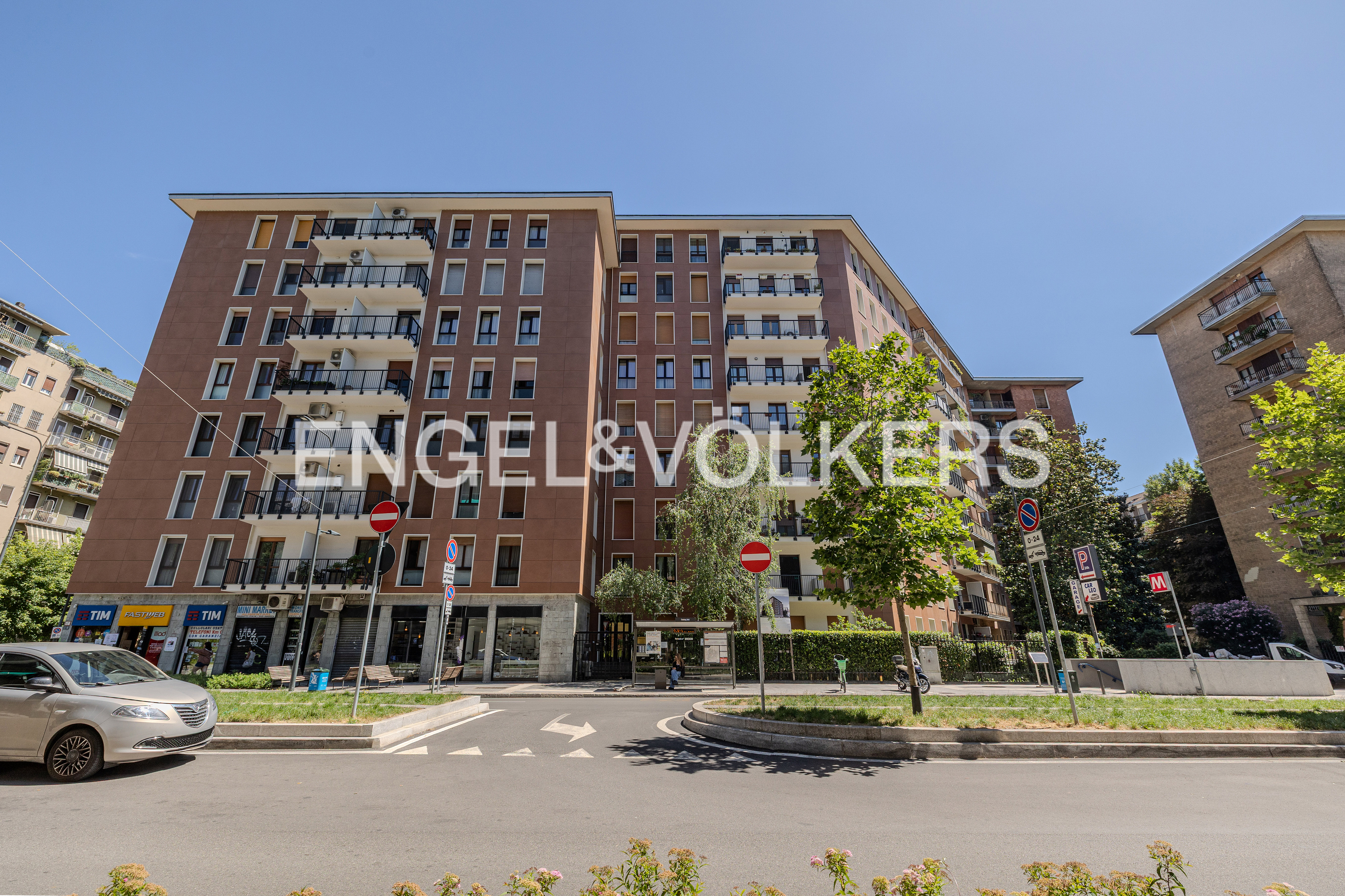 Elegant apartment for rent on Lorenteggio Street