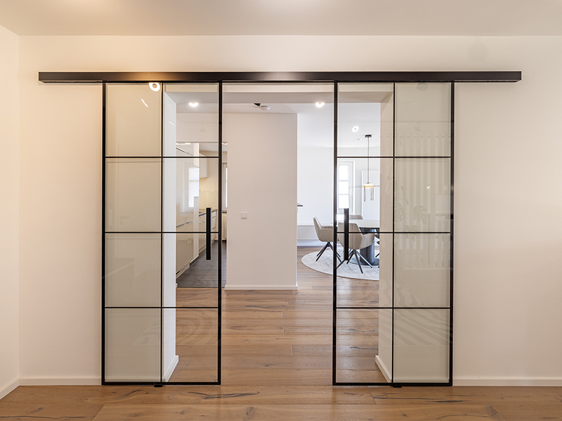 High-end living - stylishly renovated 4-room apartment with exclusive interior