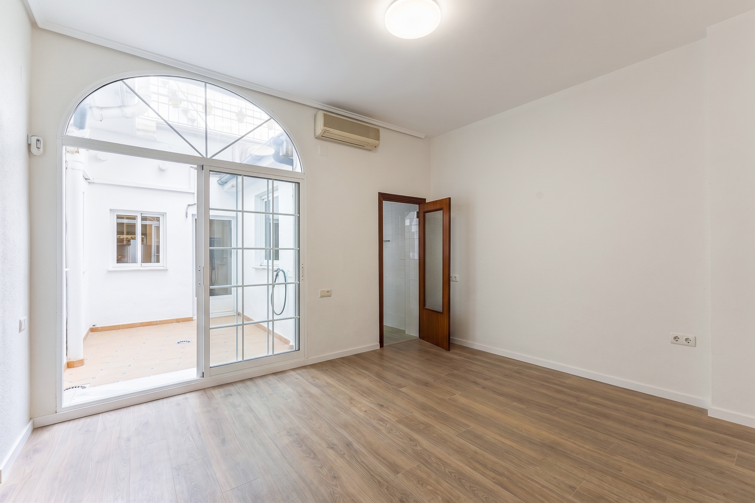 Ground floor with inner terrace in Paterna