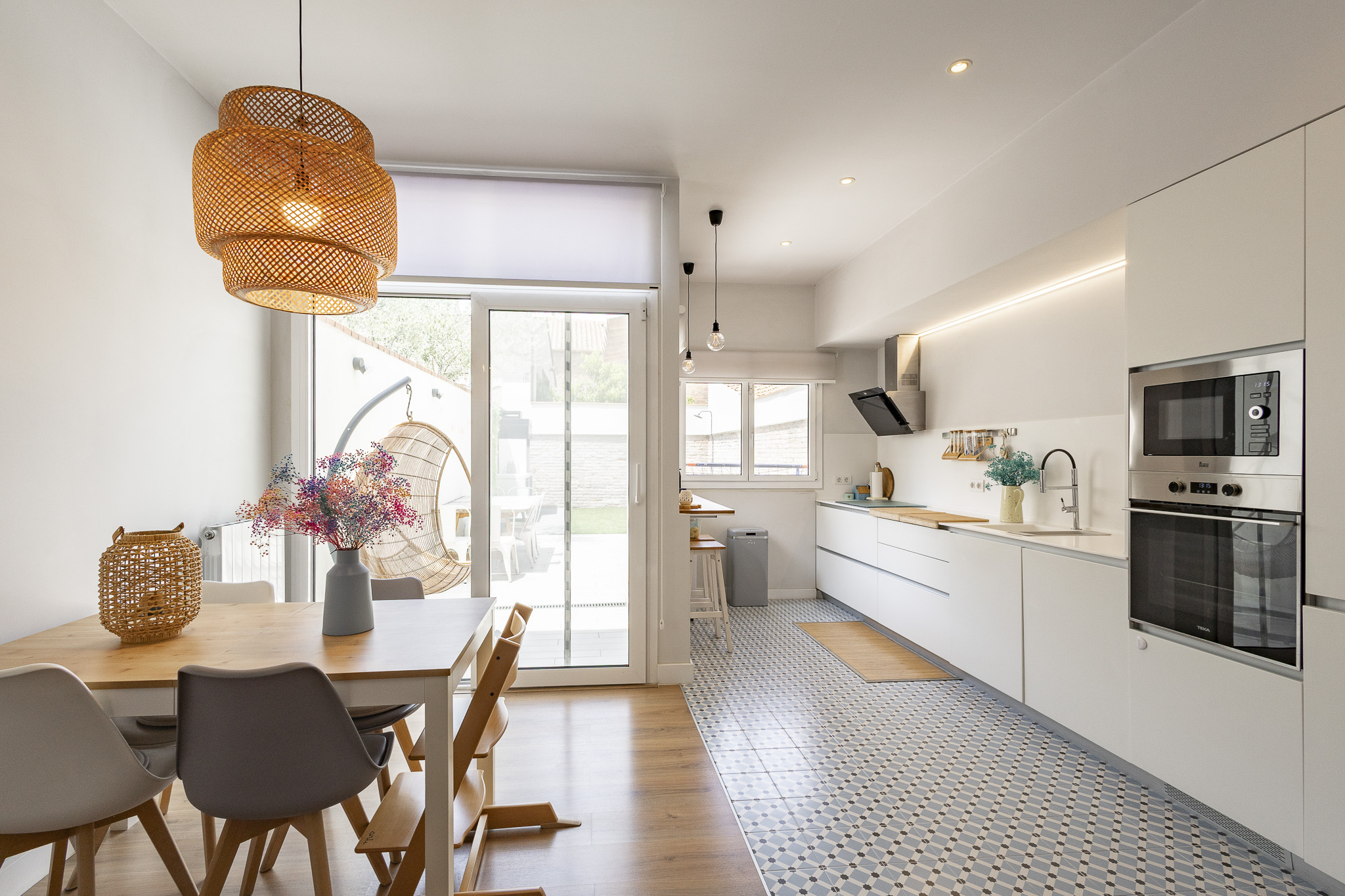 An urban retreat with soul and outdoor spaces in Sant Boi