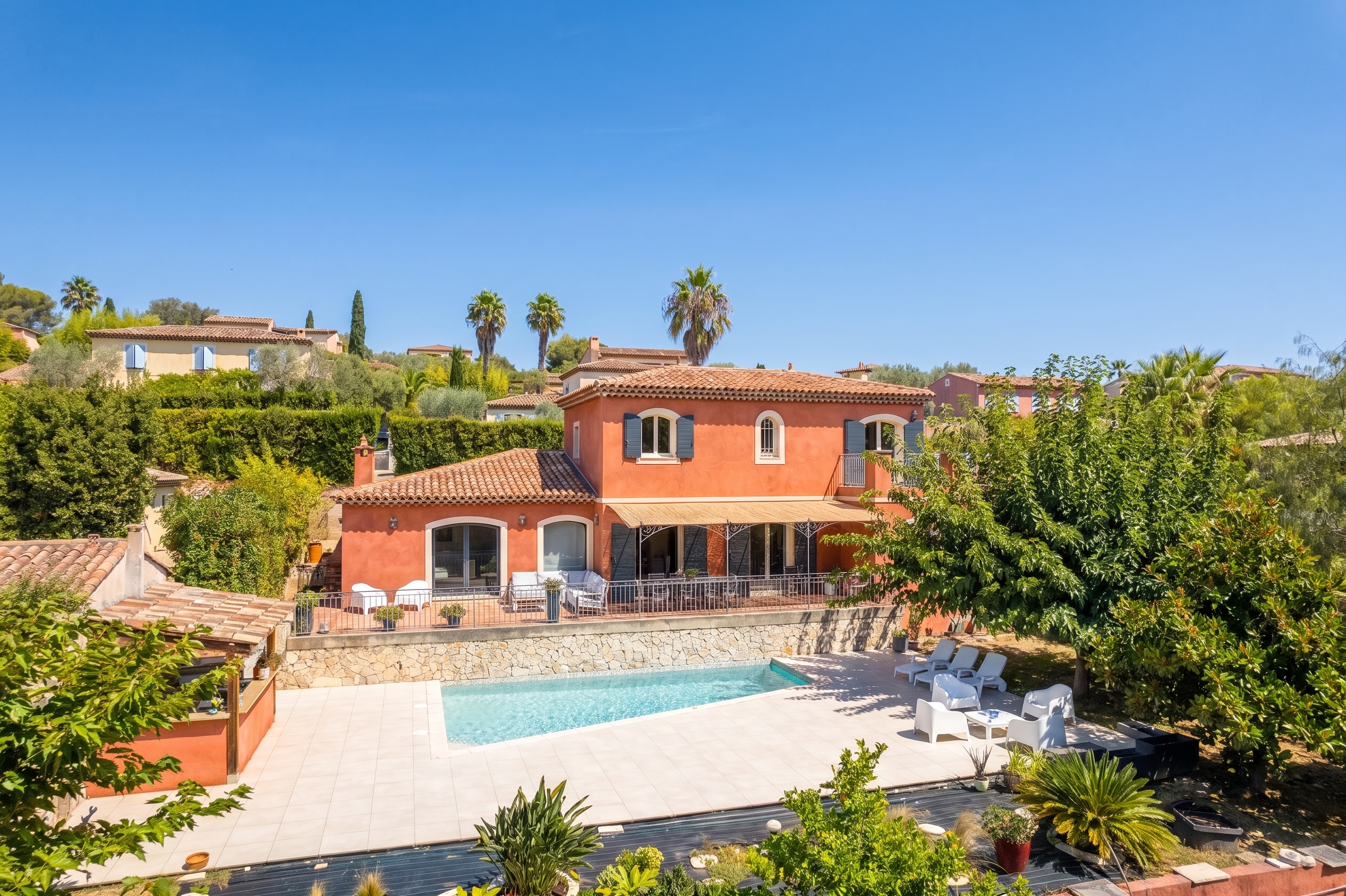 Villa Néo-provençale dans domaine résidentiel prisé calme absolu, Biot