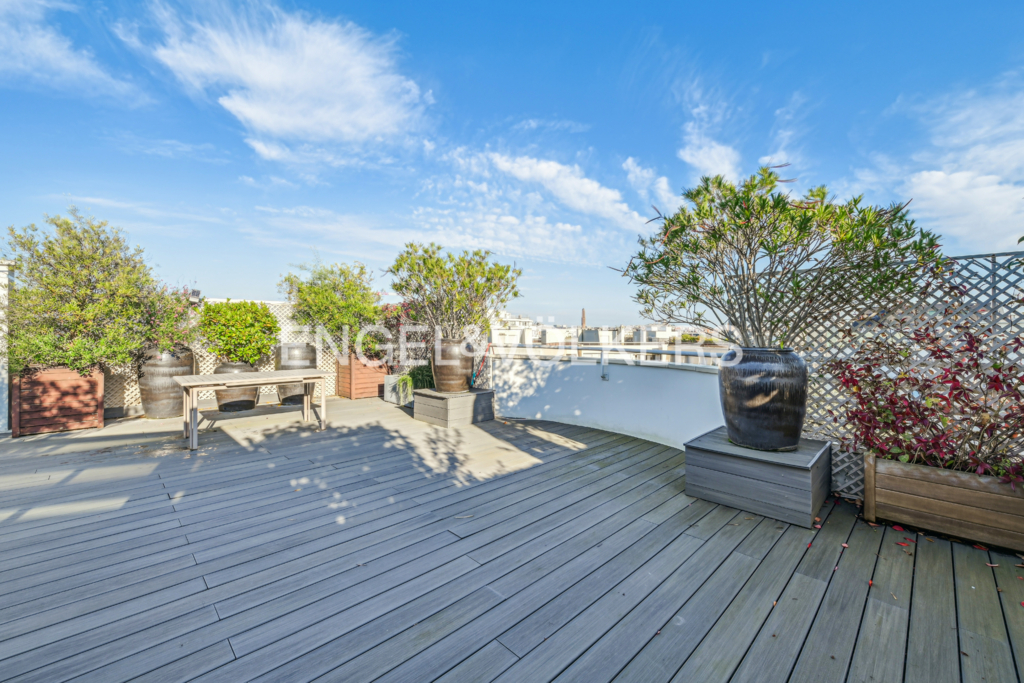 Neuilly / Parmentier - Duplex dernier étage 160 m² Carrez - Toit terrasse