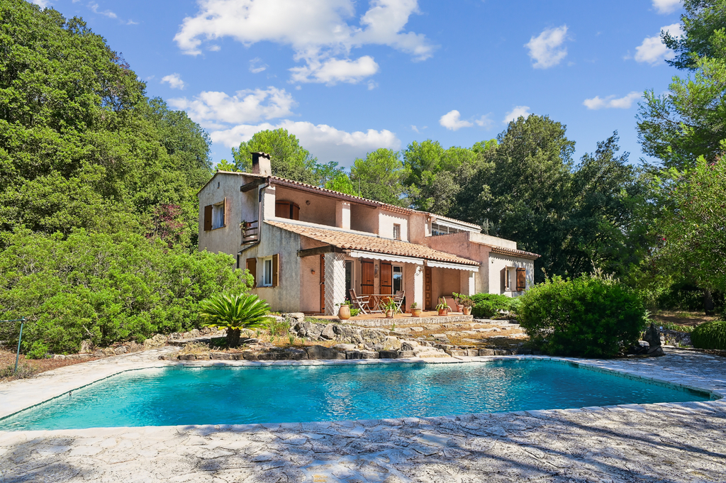 Valbonne - Sophia-Antipolis, villa avec piscine, à rénover, extension possible