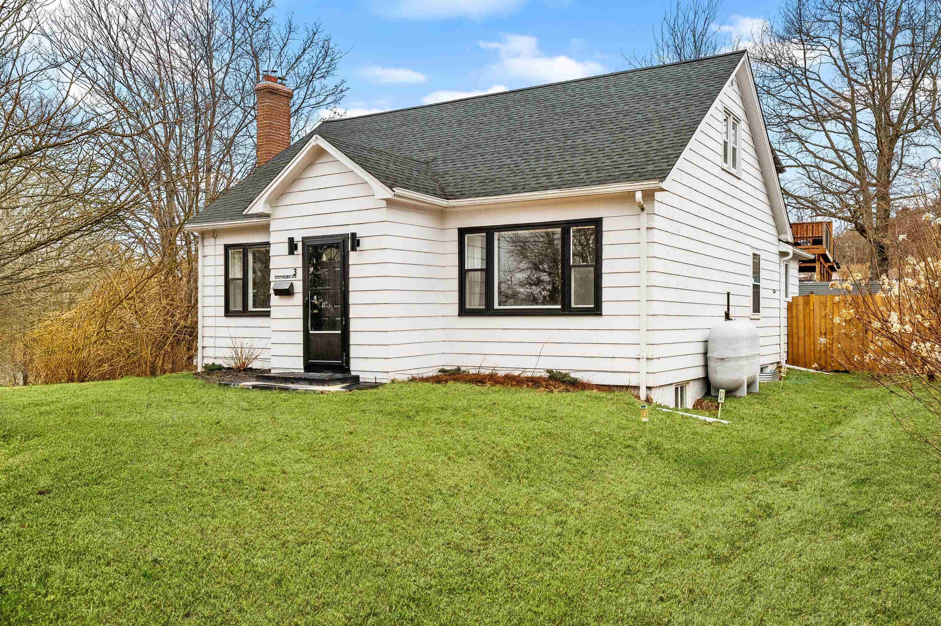 Renovated 3BR Dartmouth Home: Modern Upgrades & Pet Station