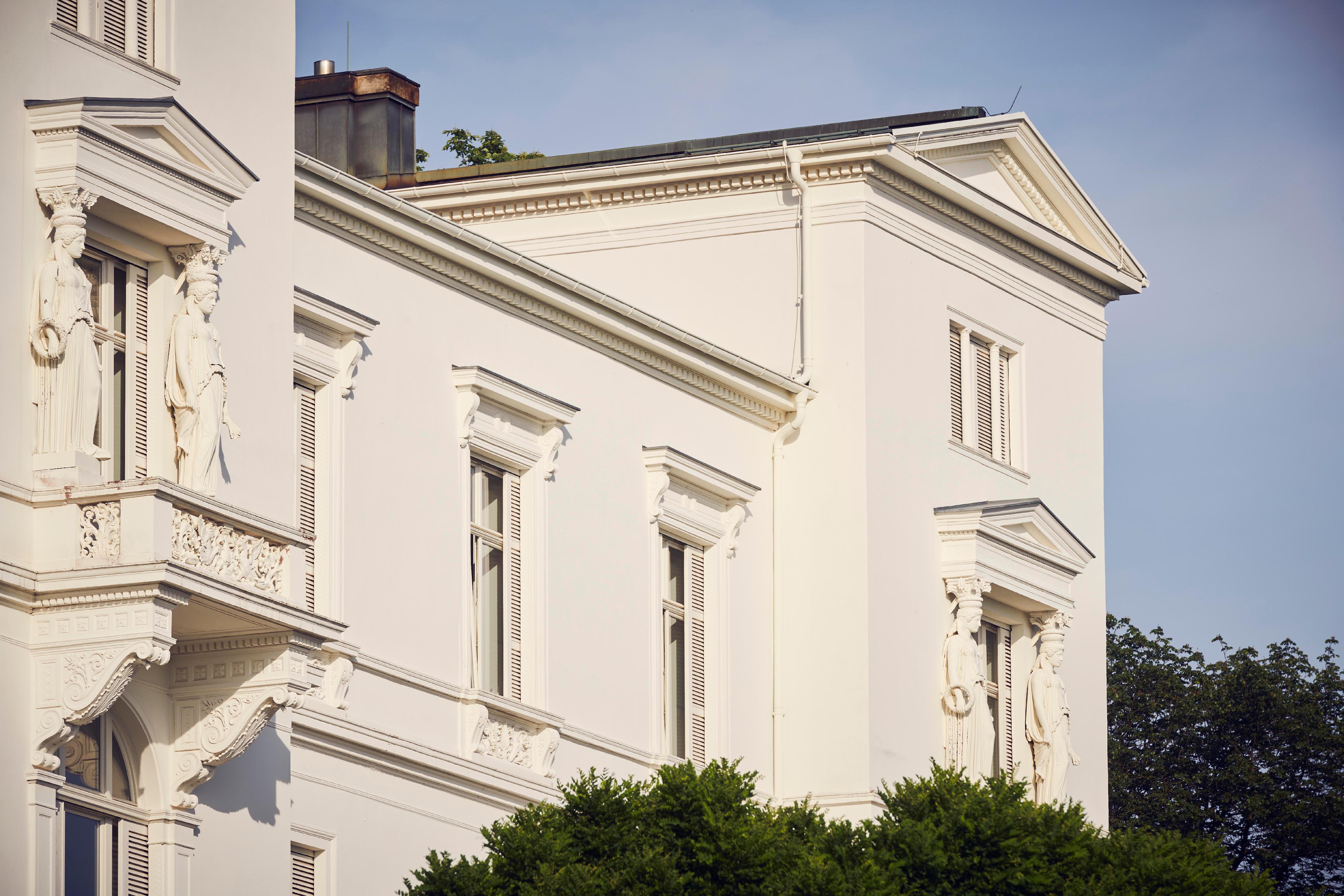 Hier werden Träume wahr - stilvolle und luxuriöse Wohnung im Obergeschoss der Weißen Villa