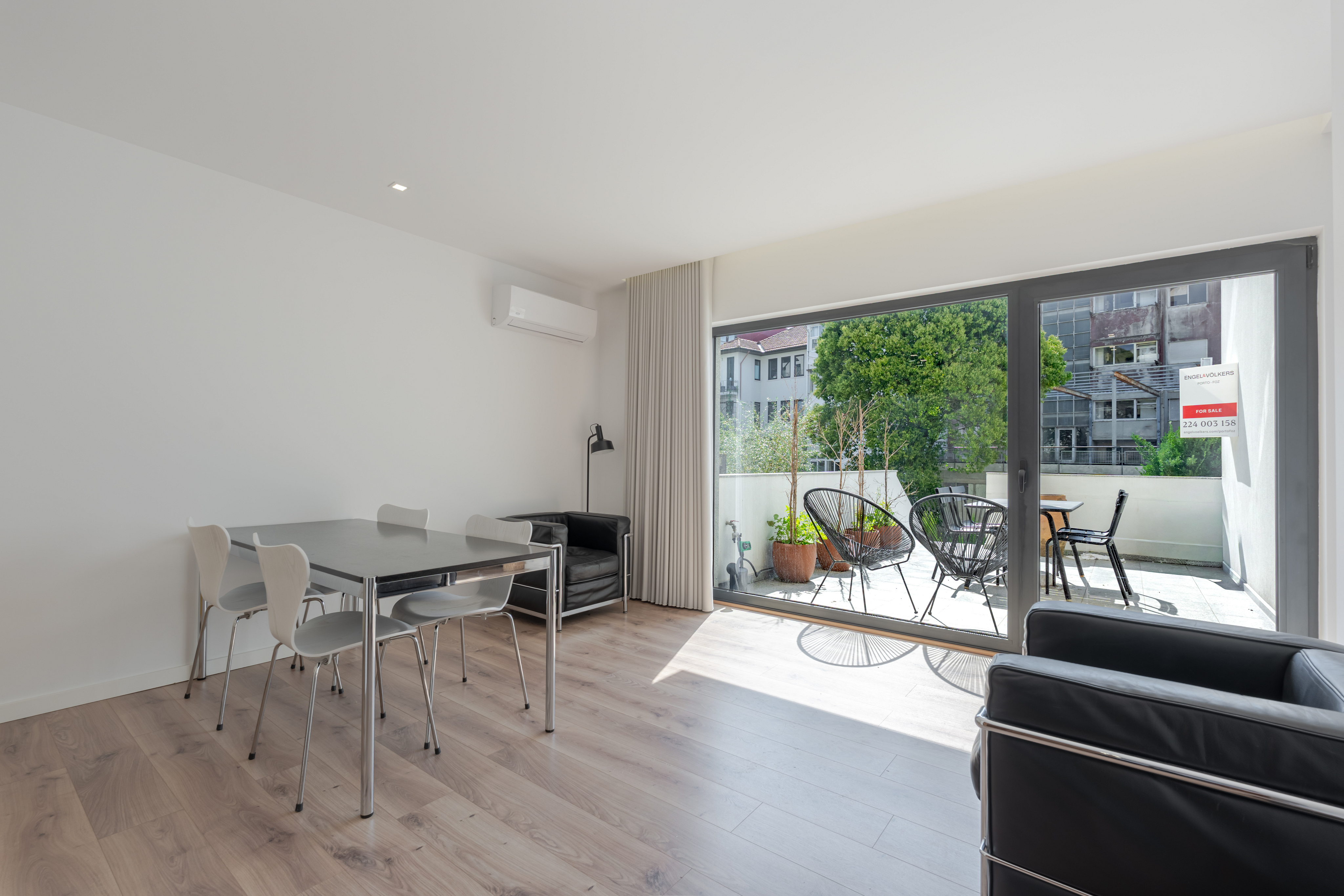 2 Bedroom Apartment with privat Garden  in the center of Porto