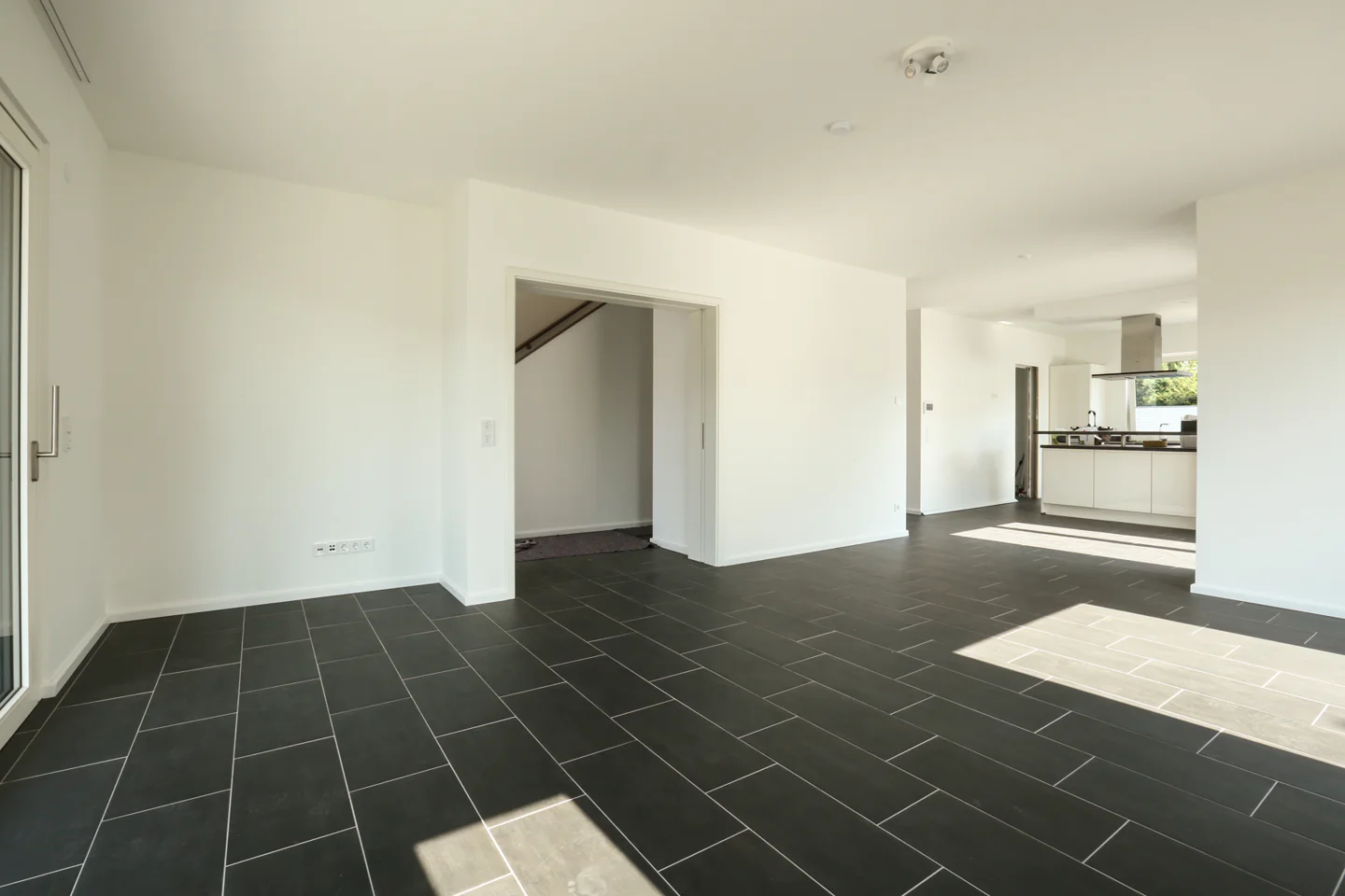 Exklusives Architektenhaus mit viel Raum, Licht und stilvollem Wohnambiente - Photo 1