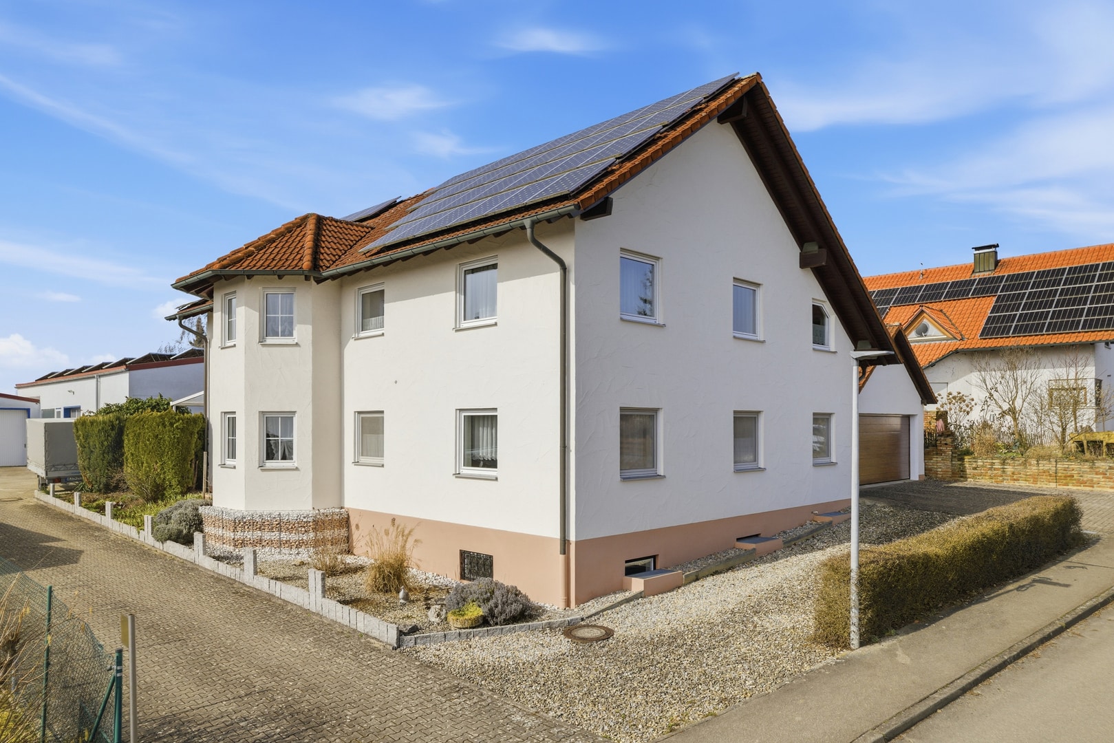 Großzügiges Zweifamilienhaus in ruhiger Lage