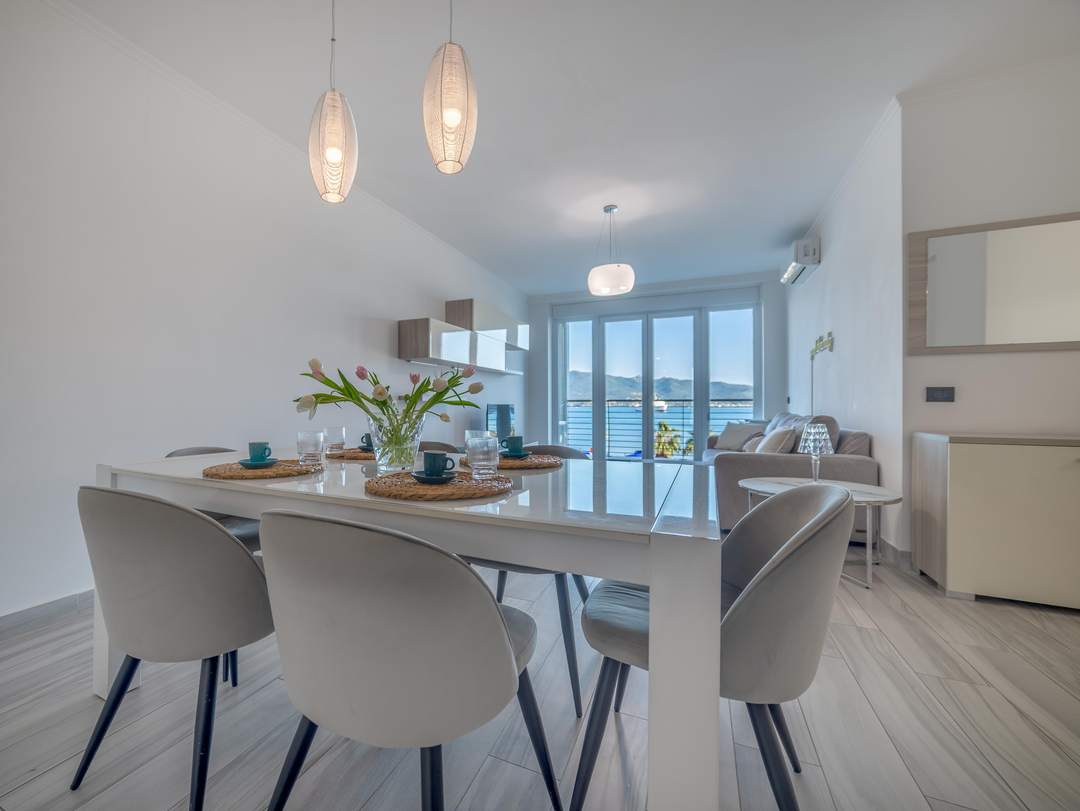 Portoferraio: modern seafront apartment