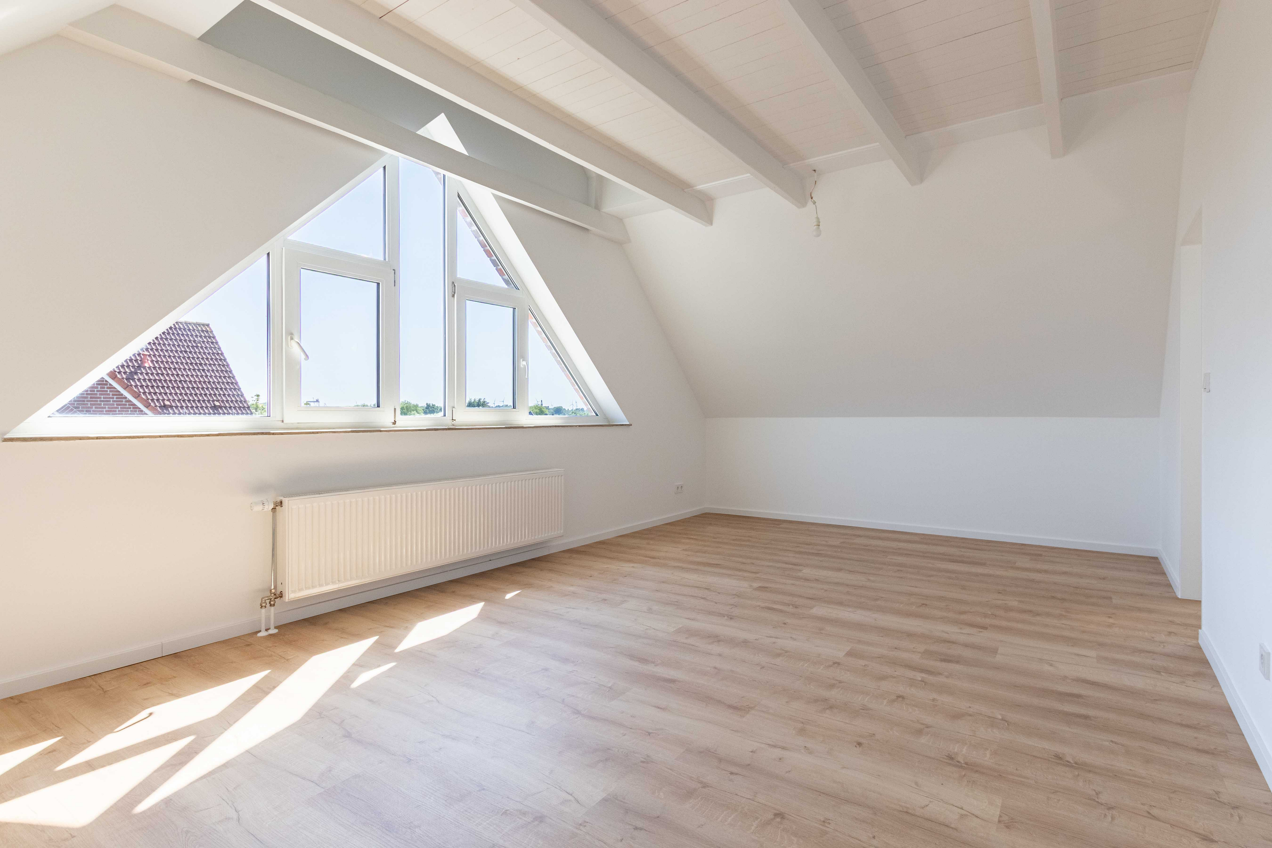 1 -Zimmer-Dachgeschosswohnung - modernisiert und energetisch zukunftsorientiert!