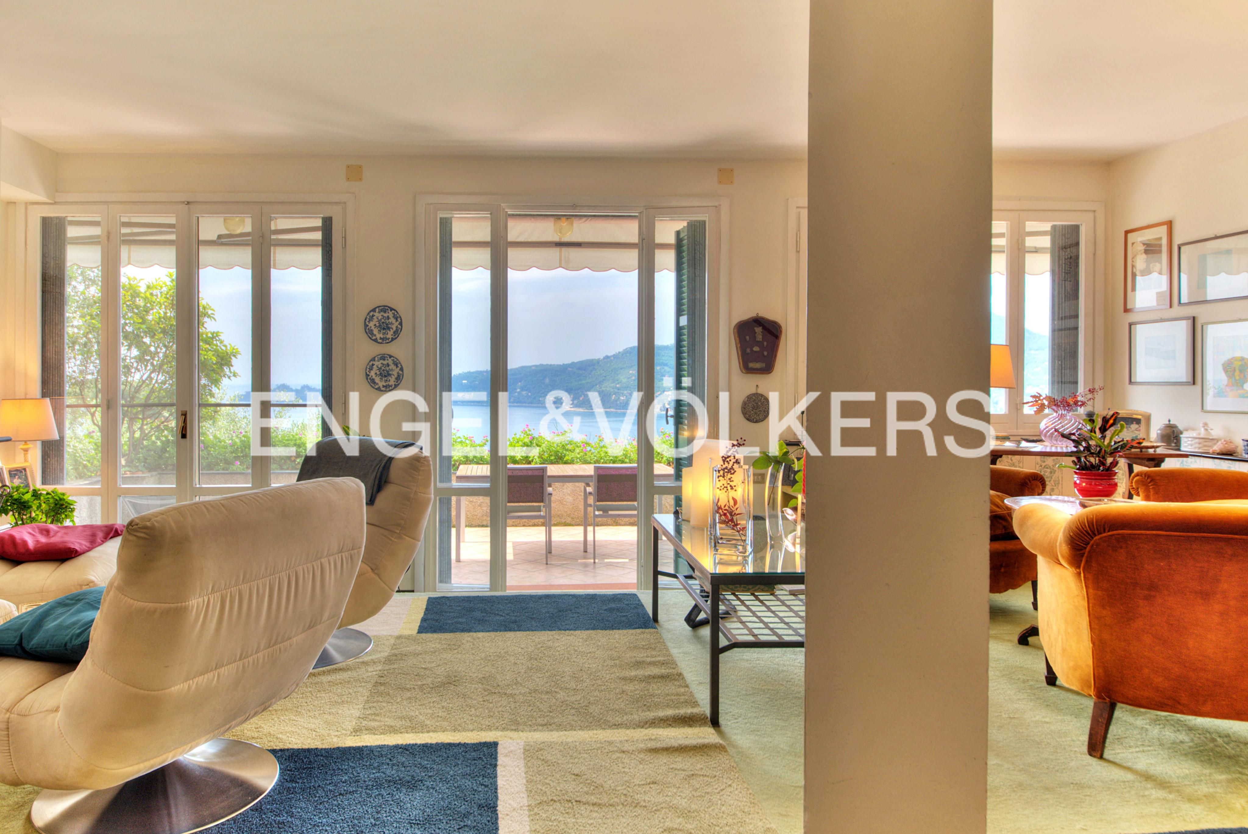 Reihenhaus mit Garten und Terrassen mit Meerblick