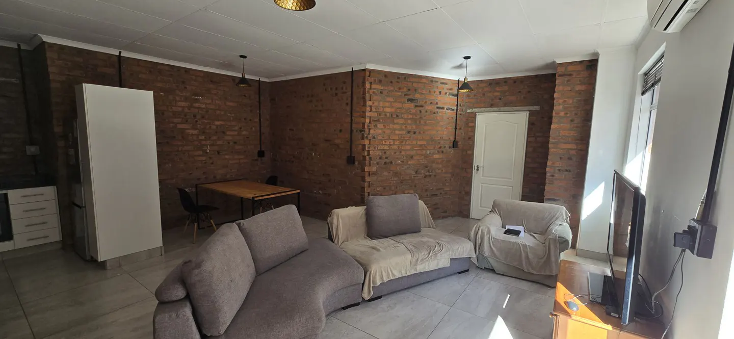 Living area 2.jpg