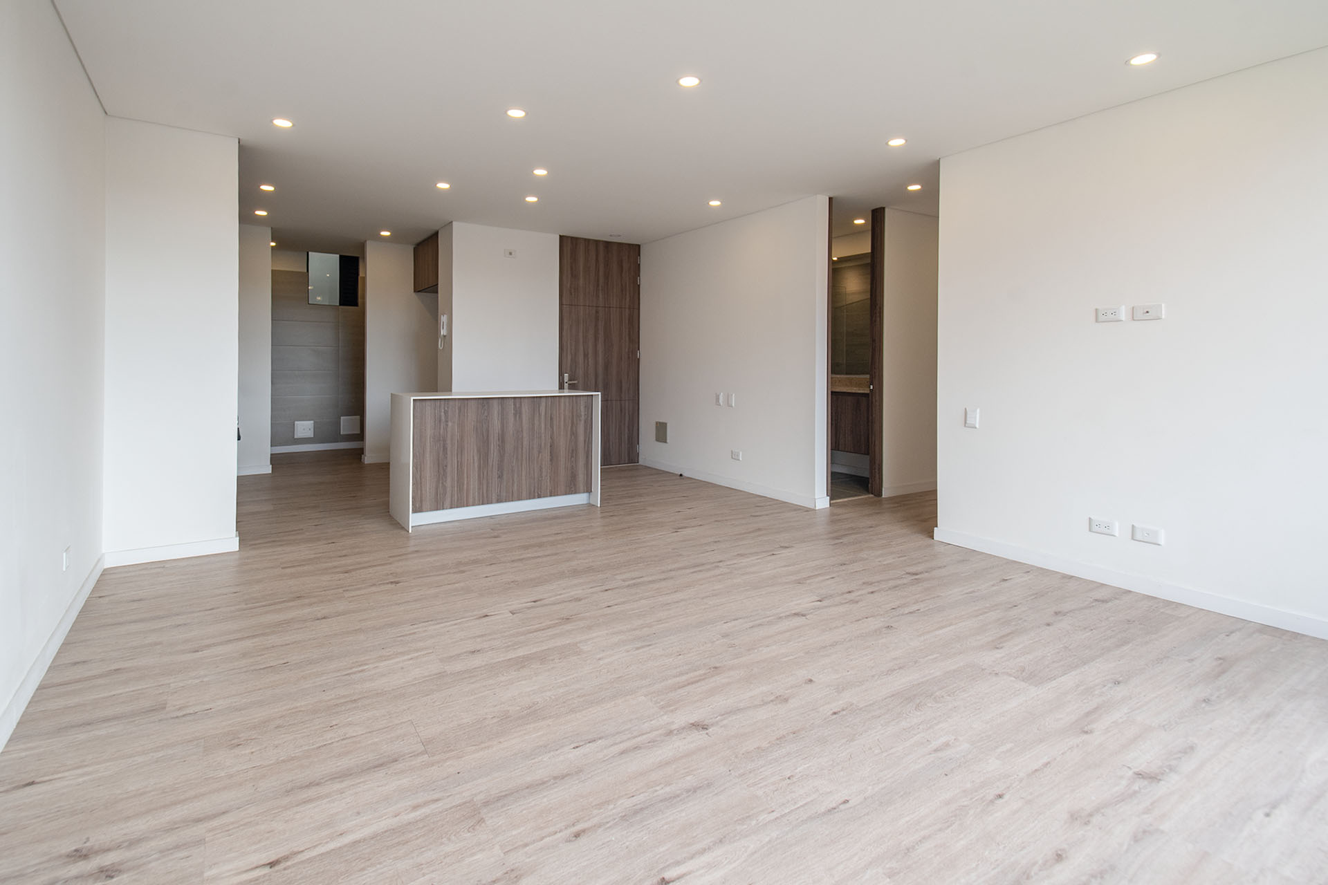Moderno apartamento con balcón para estrenar para venta en Sotileza