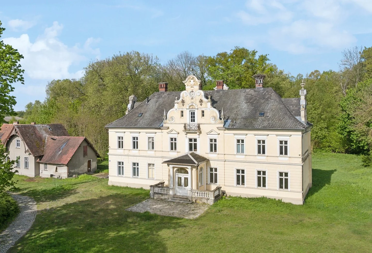 Historisches Anwesen "Schloss Rietzneuendorf"   Ein adliges Zuhause