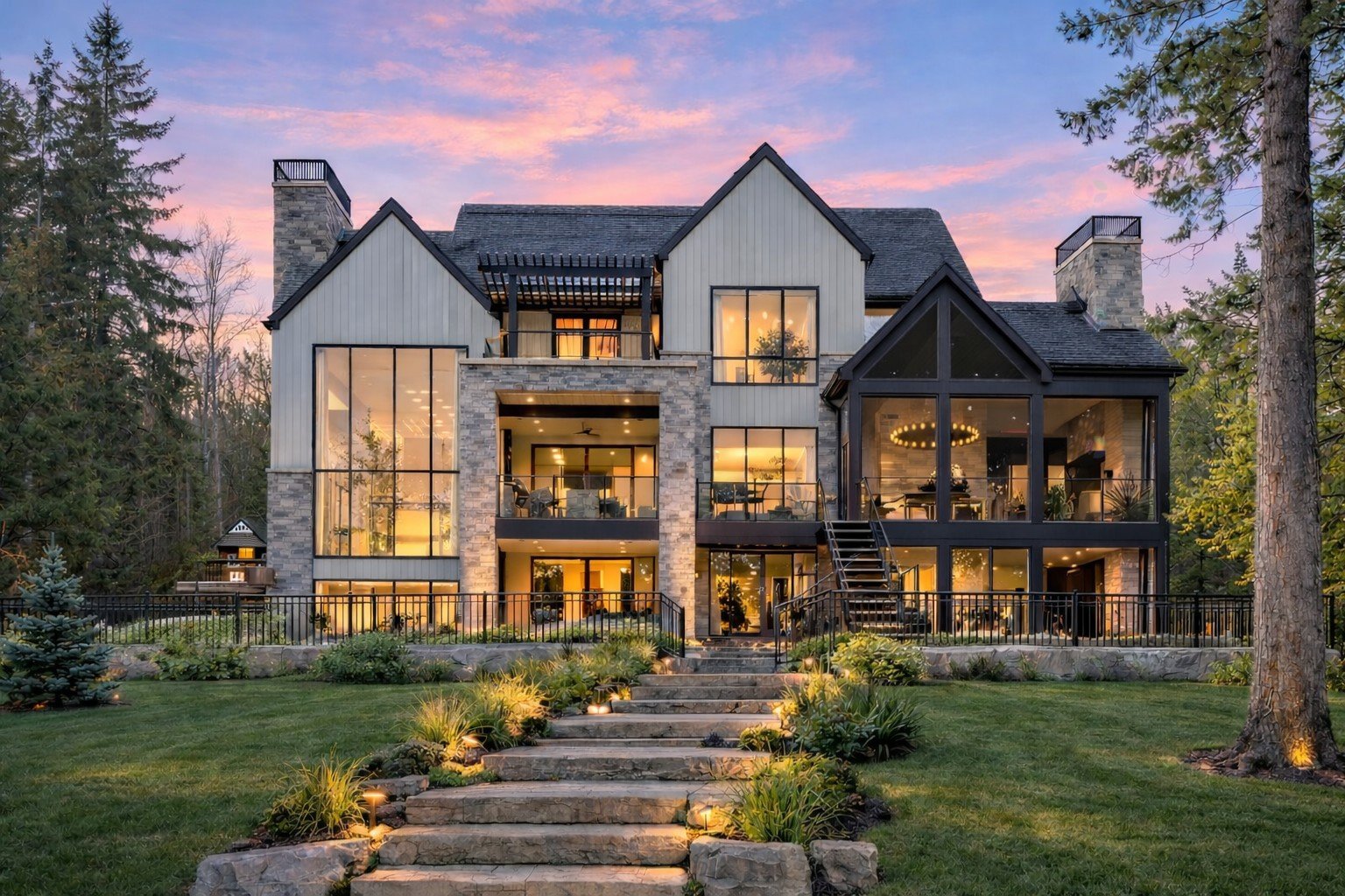 A spectacular natural setting between lake and mountains.