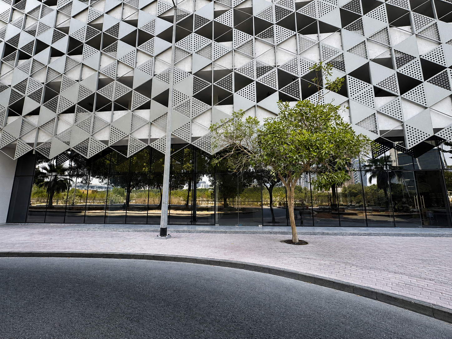Brand-New Retail Unit | 2 Parkings | 35 kW Power