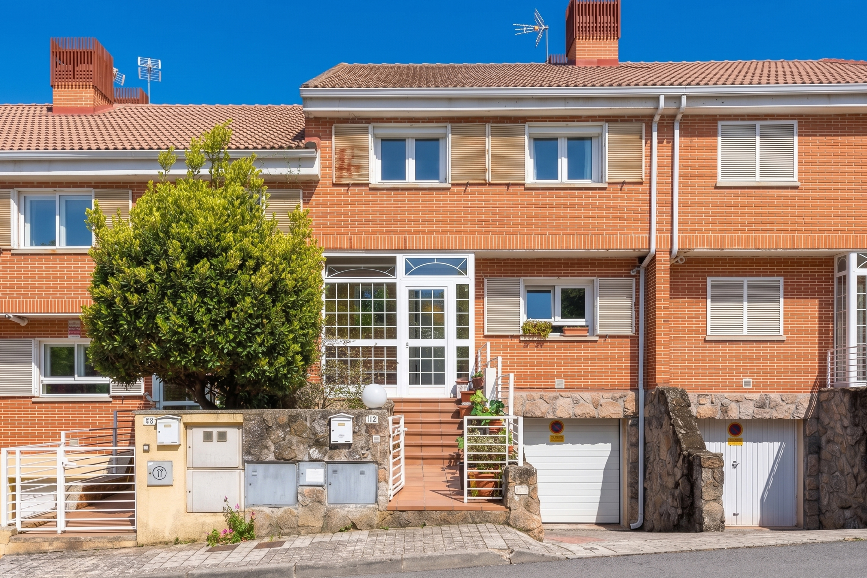 Beautiful terraced villa in the Felipe II residential complex