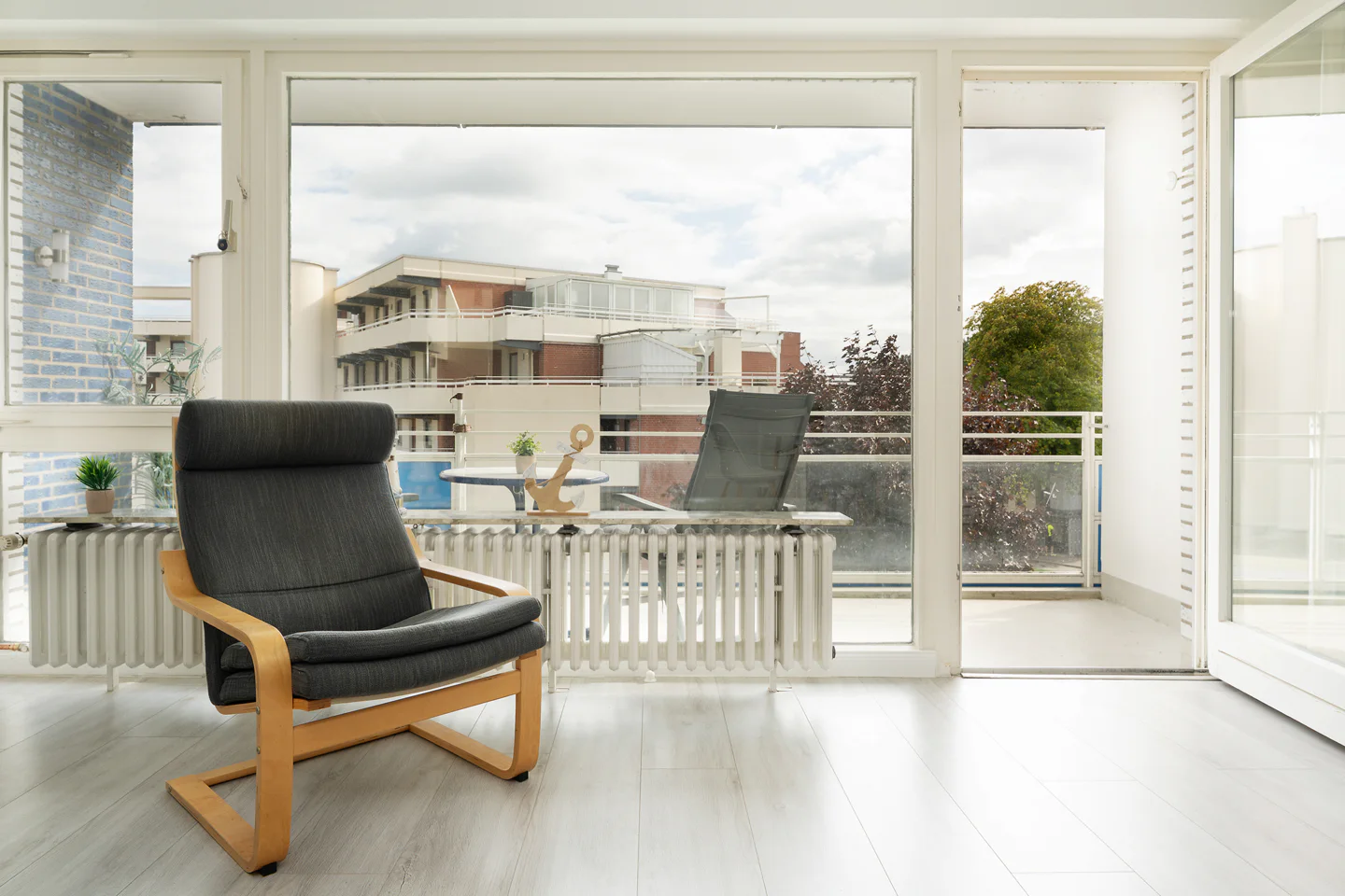 Exklusive 2-Zimmer-Wohnung in Grömitz mit Südwestbalkon, Garage und moderner Ausstattung – stilvolle Mietwohnung nahe Strand, Promenade und Yachthafen - Photo 3