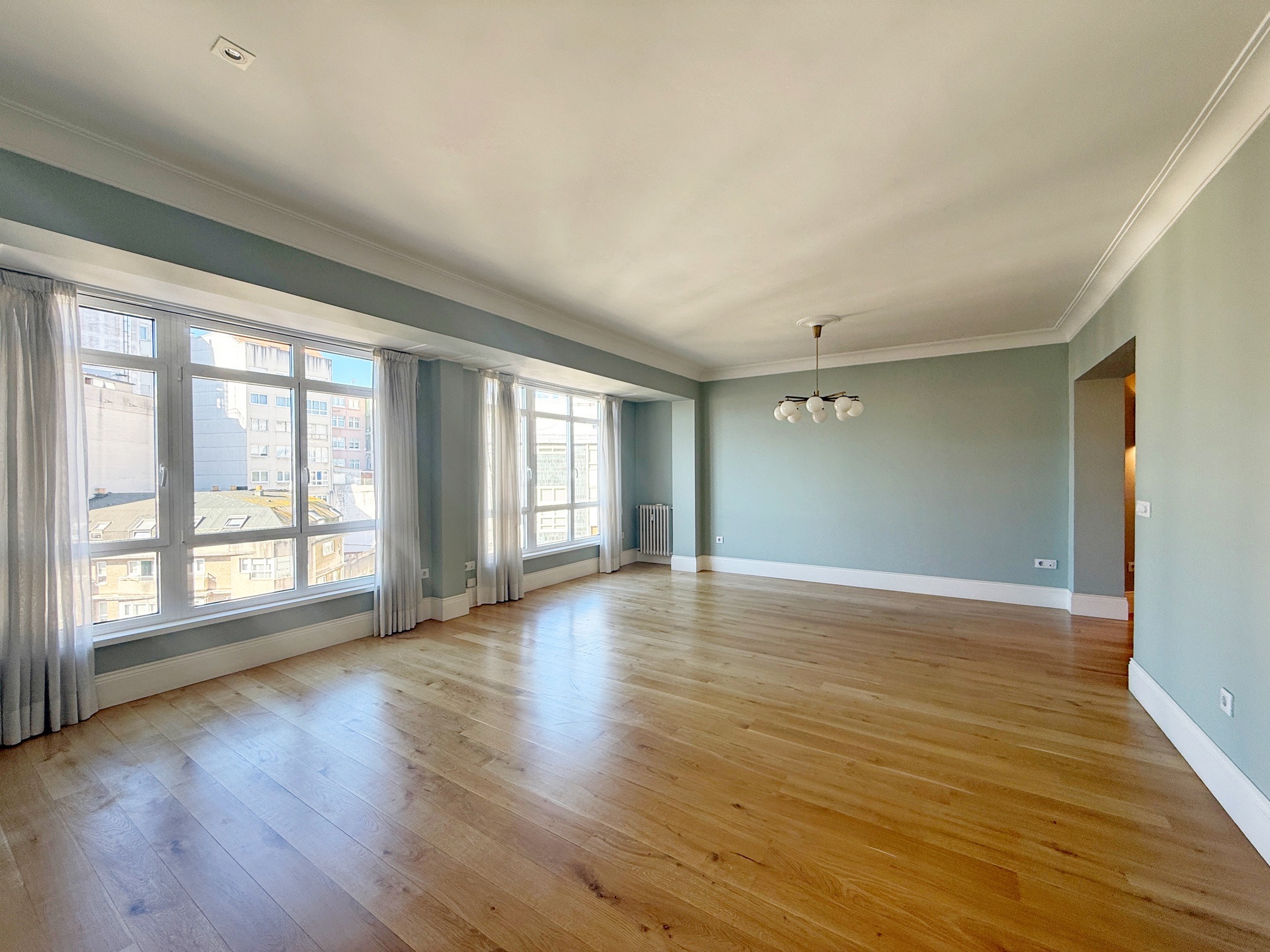 Brightly renovated apartment on Alfonso Molina.