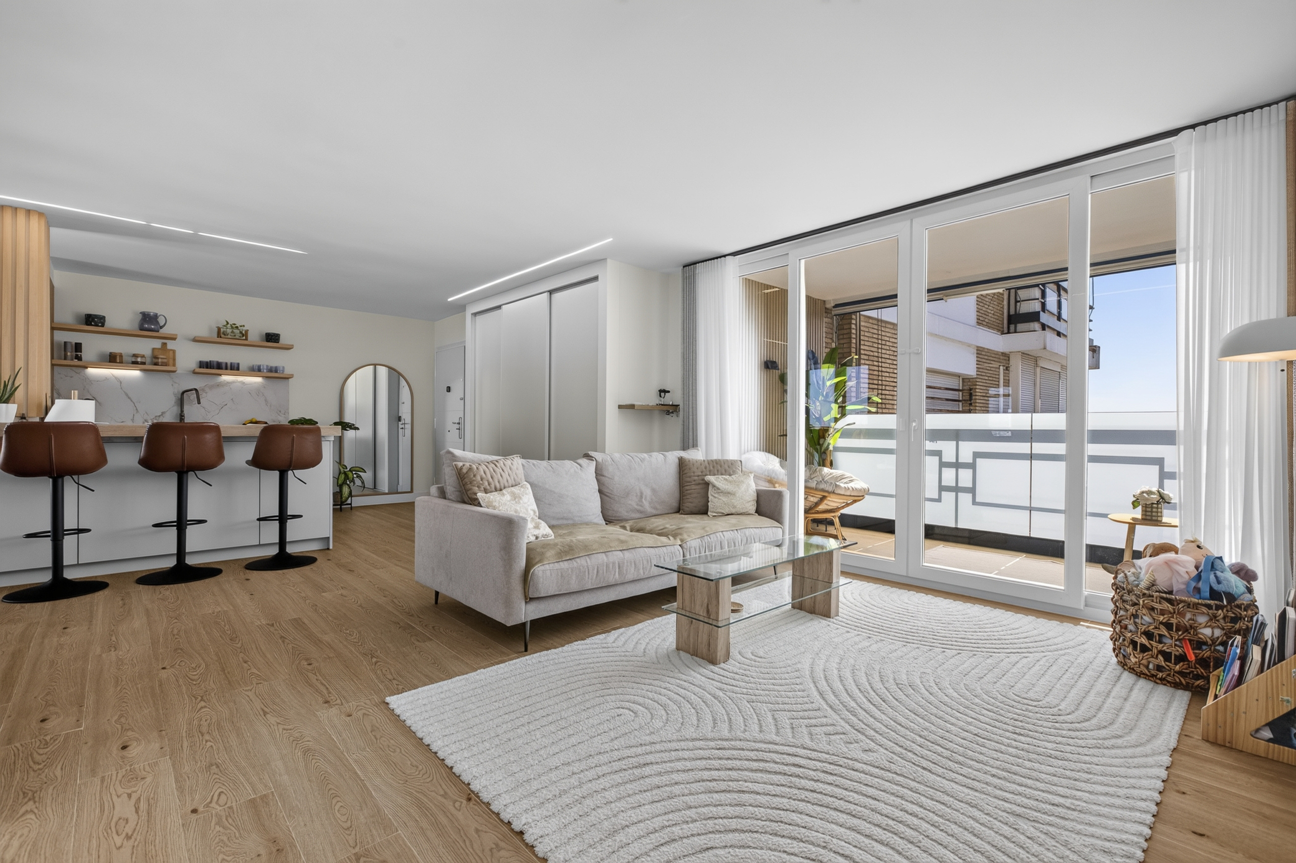 Exclusive designer apartment with panoramic views in the heart of Nervión