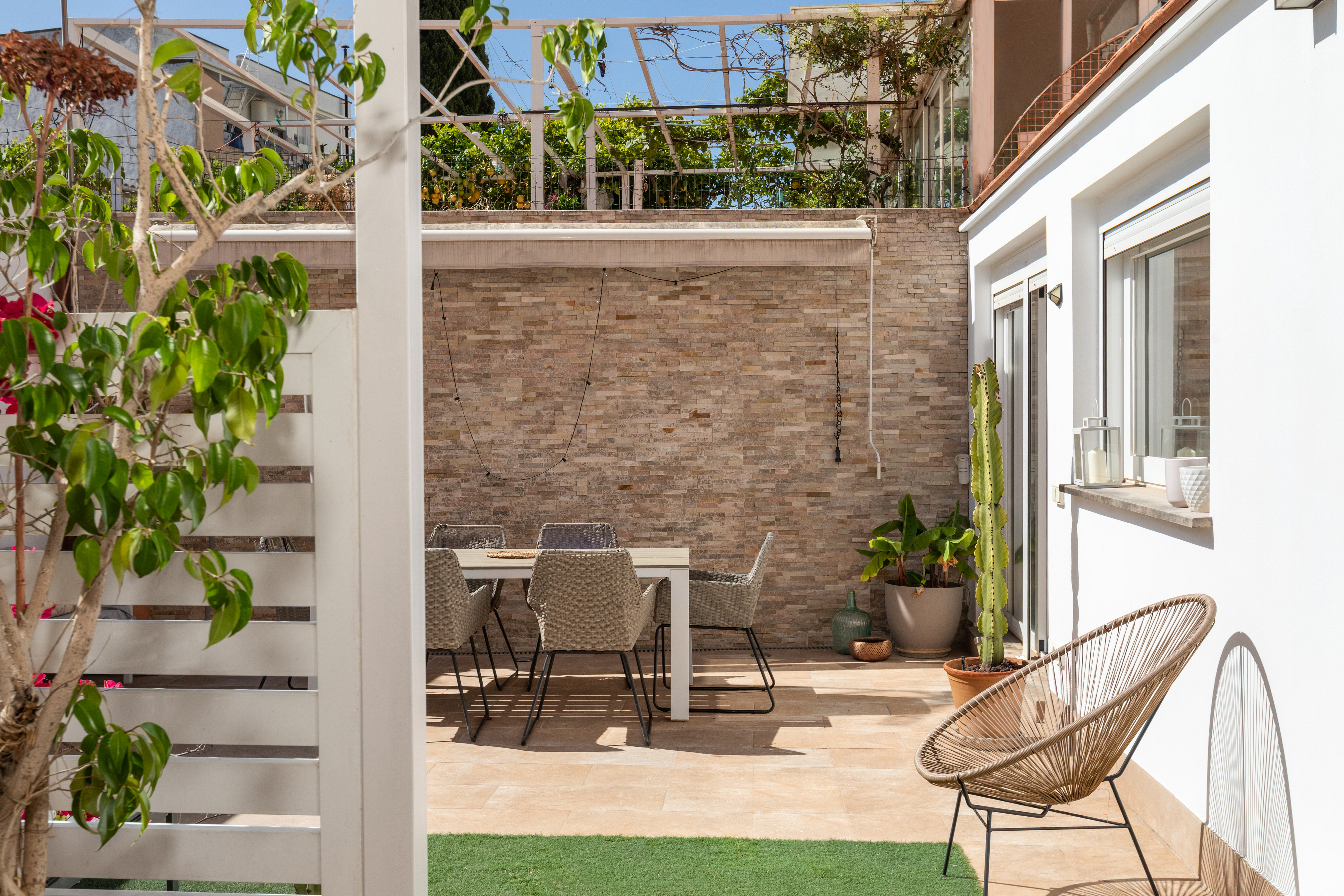 Propiedad con múltiples opciones de uso y casita de invitados