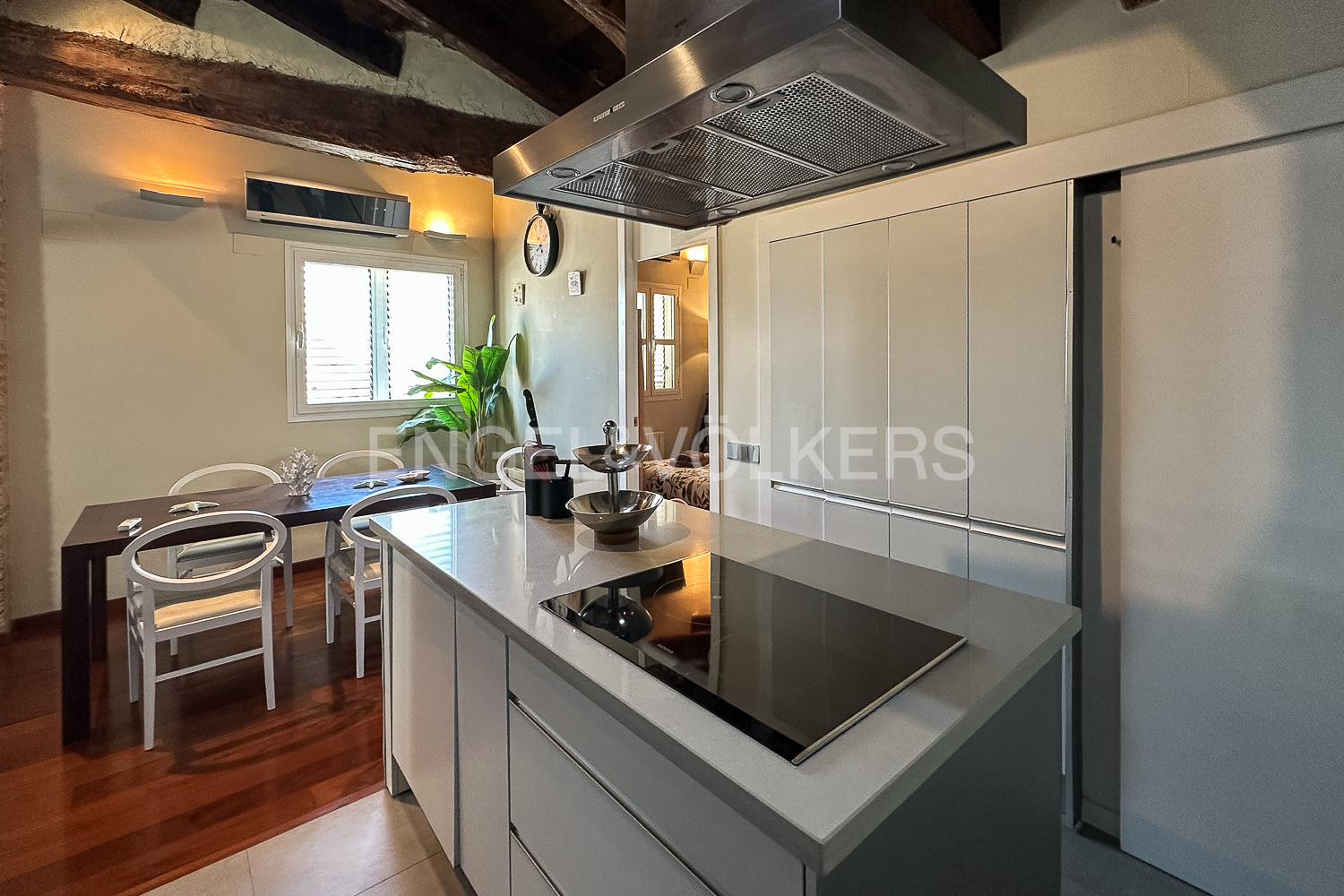 Beautiful and spacious flat in heart of Valencia