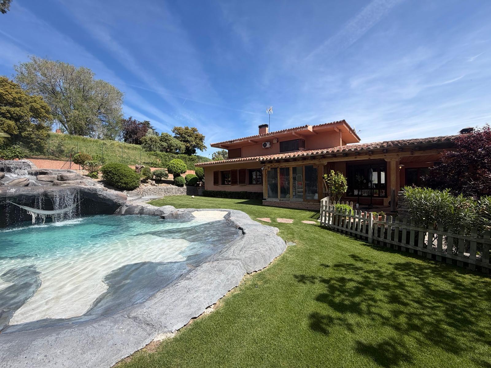 Exclusive villa with dream pool in Fuente del Fresno