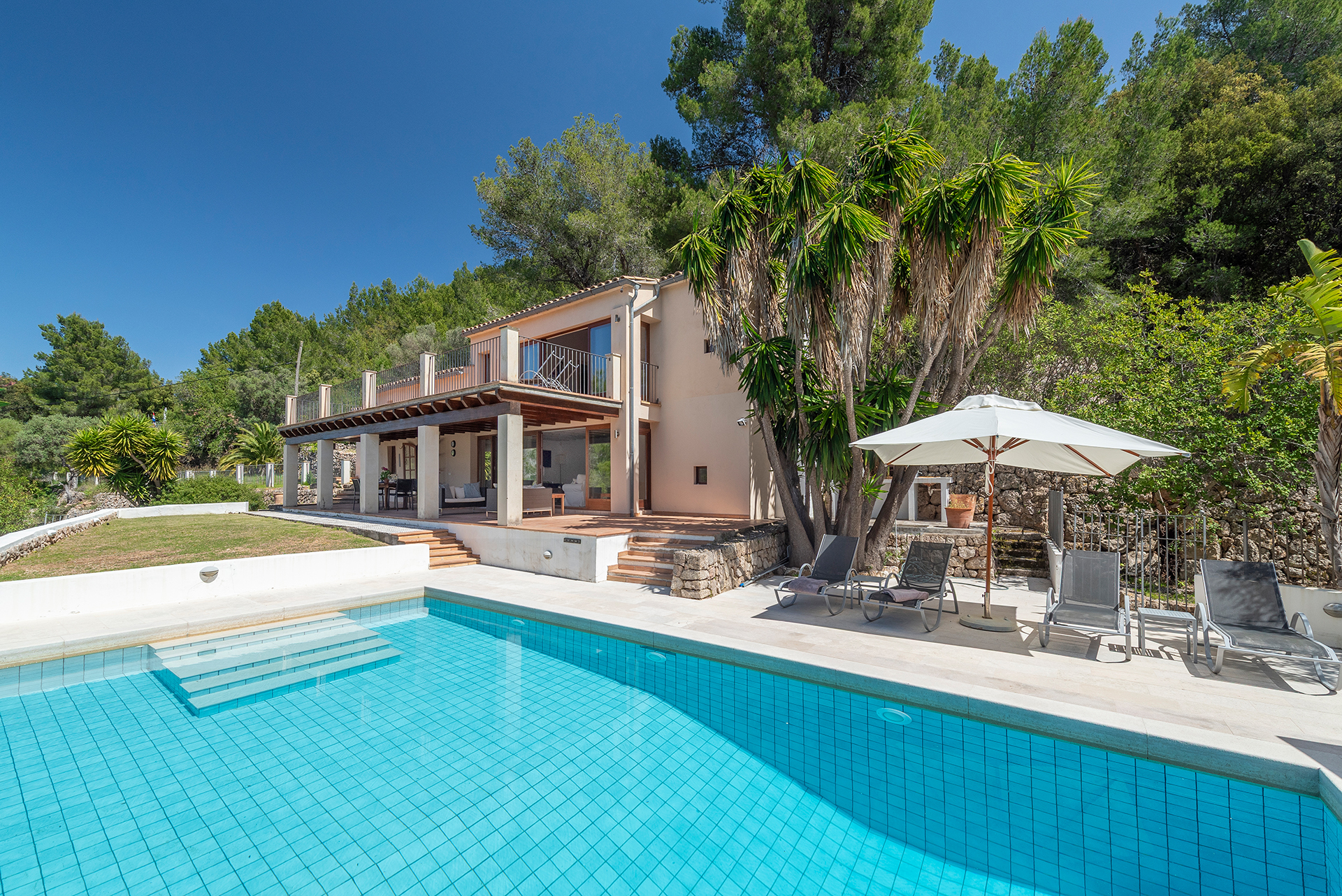 Exclusive elevated villa overlooking Pollensa and the Colonya Valley