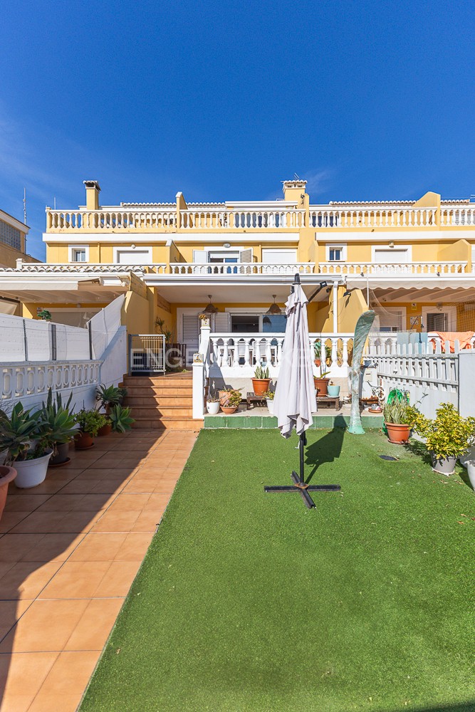 Beautiful beachfront townhouse for a long-term stay