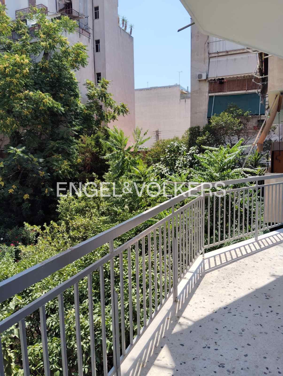 Sunny and quiet apartment in Kallithea