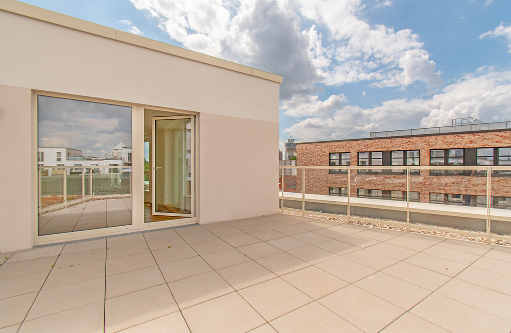 Lichtdurchflutete Dachterrassenwohnung mit Blick auf die HafenCity Skyline