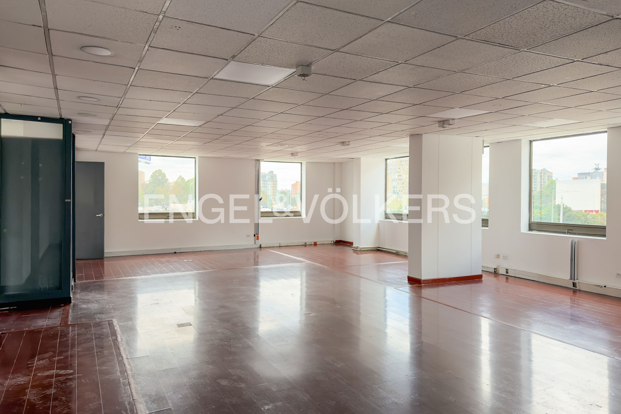 Oficina en arriendo en Chico- Calle 100