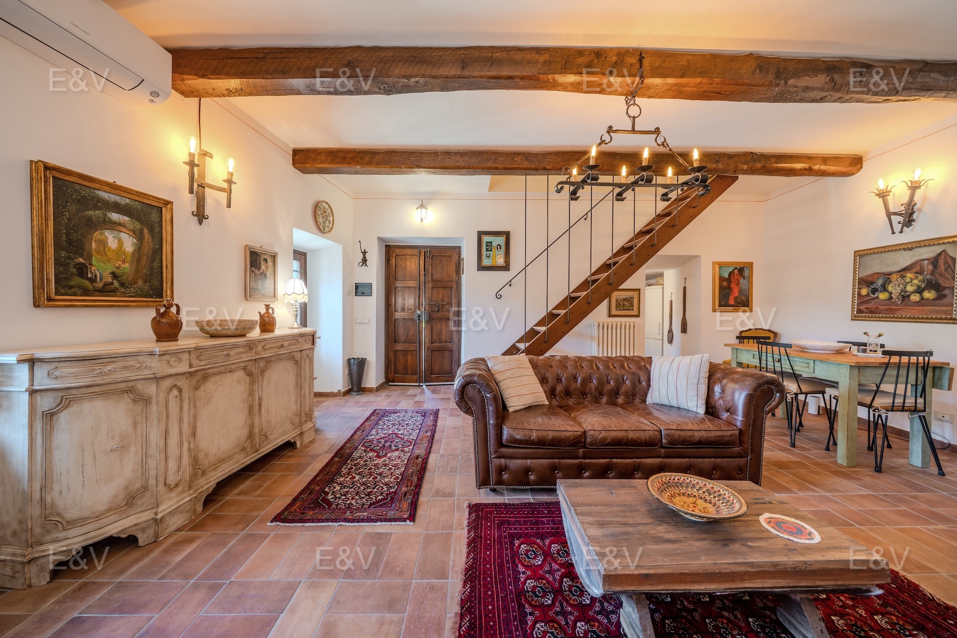 Charmantes Haus mit Garten, über mehrere Etagen