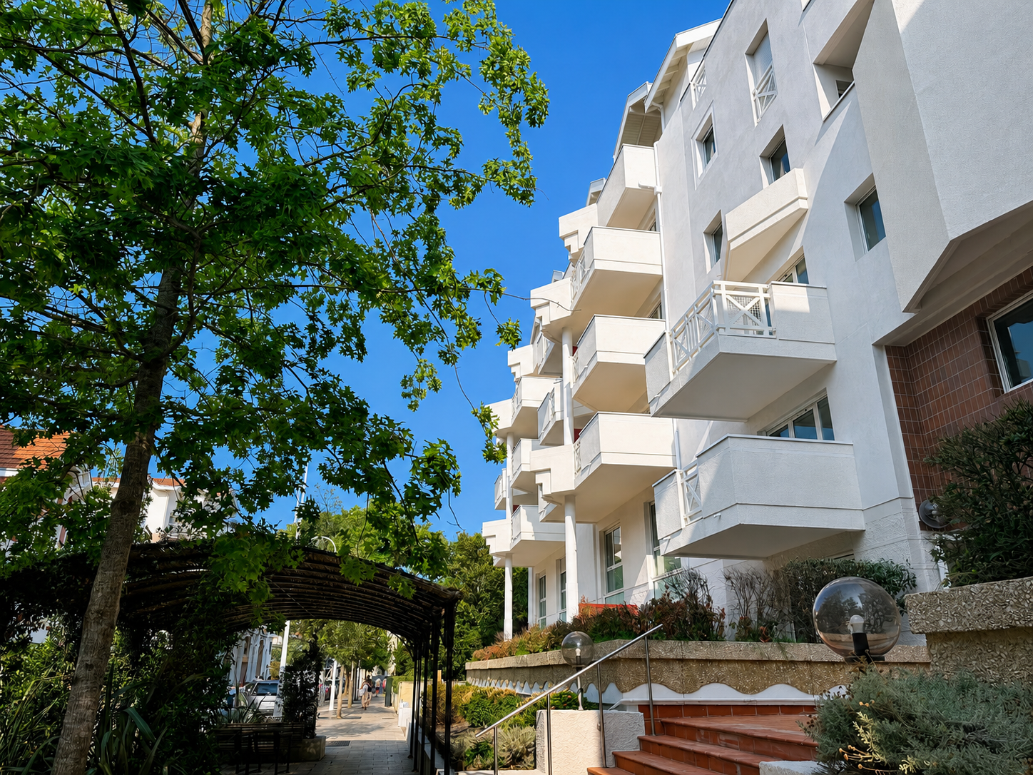 ARCACHON CENTRE – EXCEPTIONAL LOCATION – 3-ROOM APARTMENT WITH TERRACE