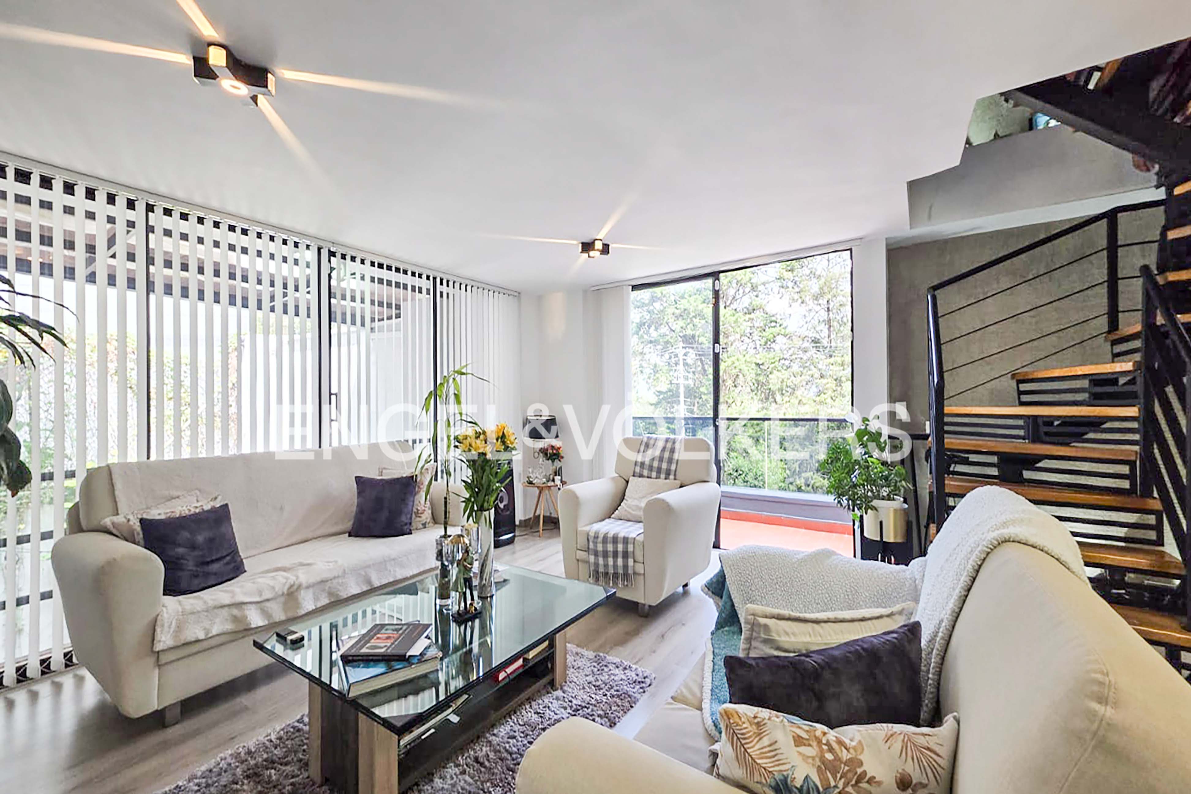 Casa con balcón y terraza para venta en El Tesoro, El Poblado