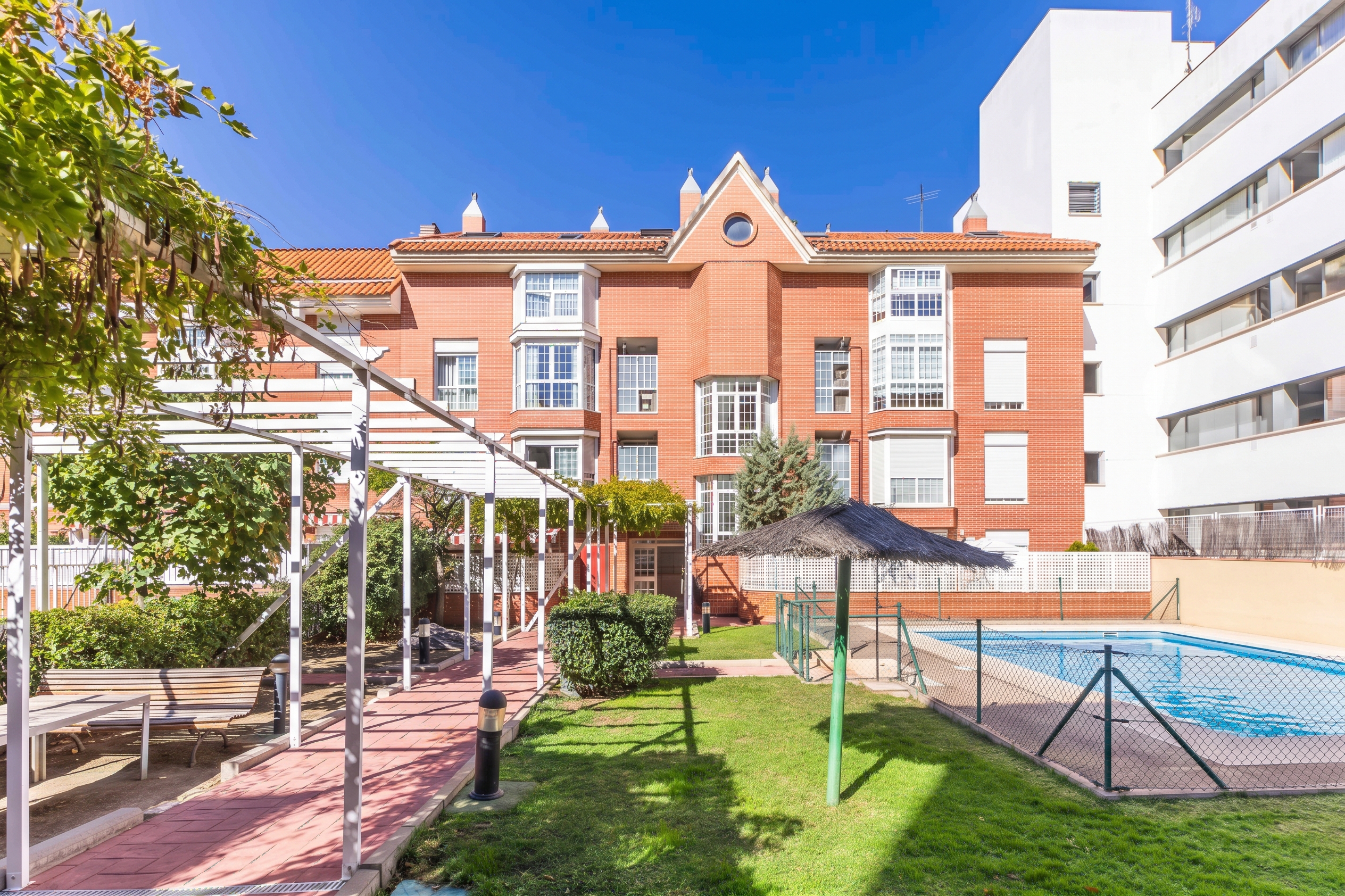 Space, light, and pool: a designer duplex in Madrid’s Retiro district