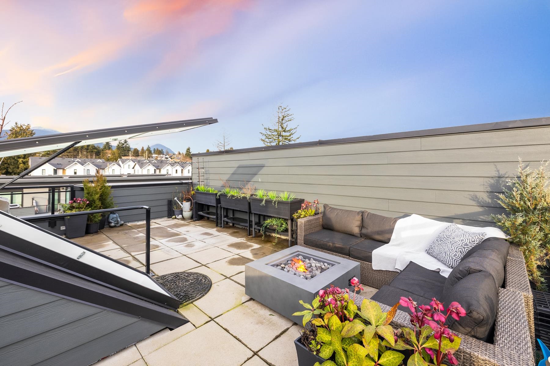 Rooftop Oasis with 360° Ocean, City & Mountain Views