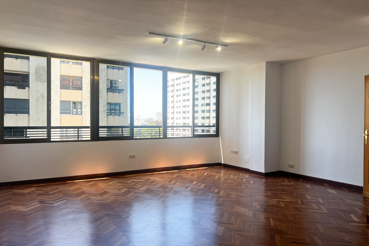 Beautiful apartment in Pla del Real with parking option