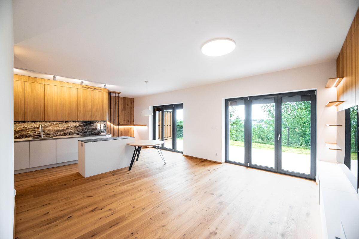 Rent a family house 5+kt with garden and parking for 2 cars
