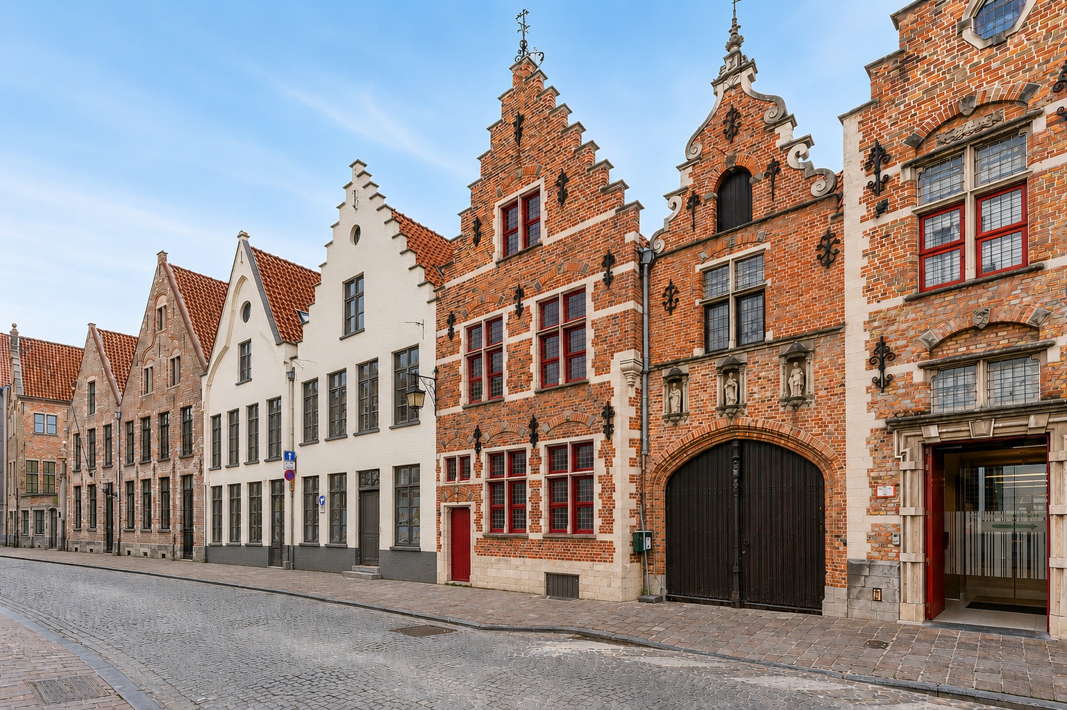 Authentic Bruges, contemporary living